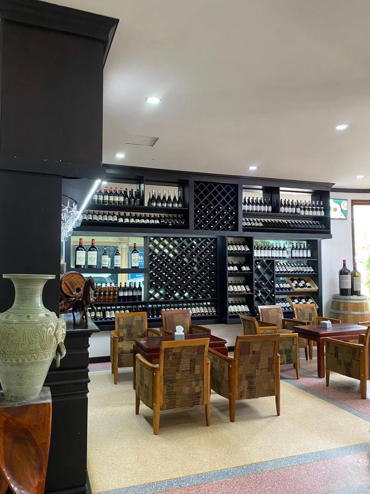 Restaurant/places to eat in SUBINH HOTEL AND RESTAURANT