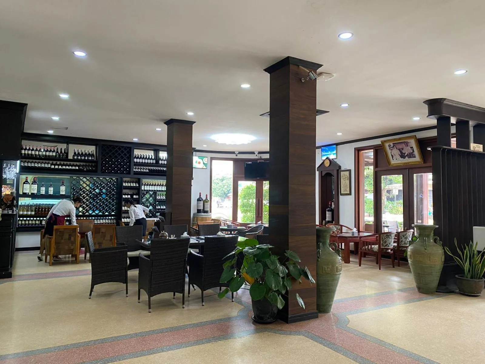 Restaurant/places to eat in SUBINH HOTEL AND RESTAURANT