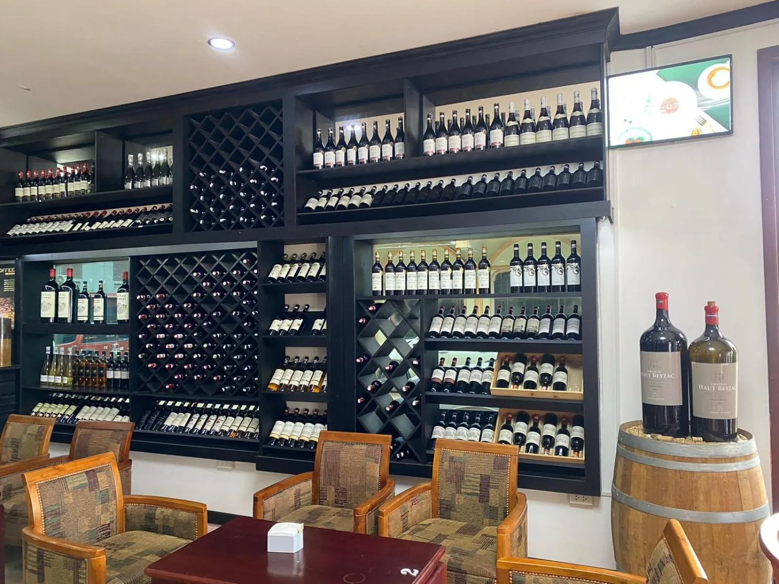 Food and drinks in SUBINH HOTEL AND RESTAURANT