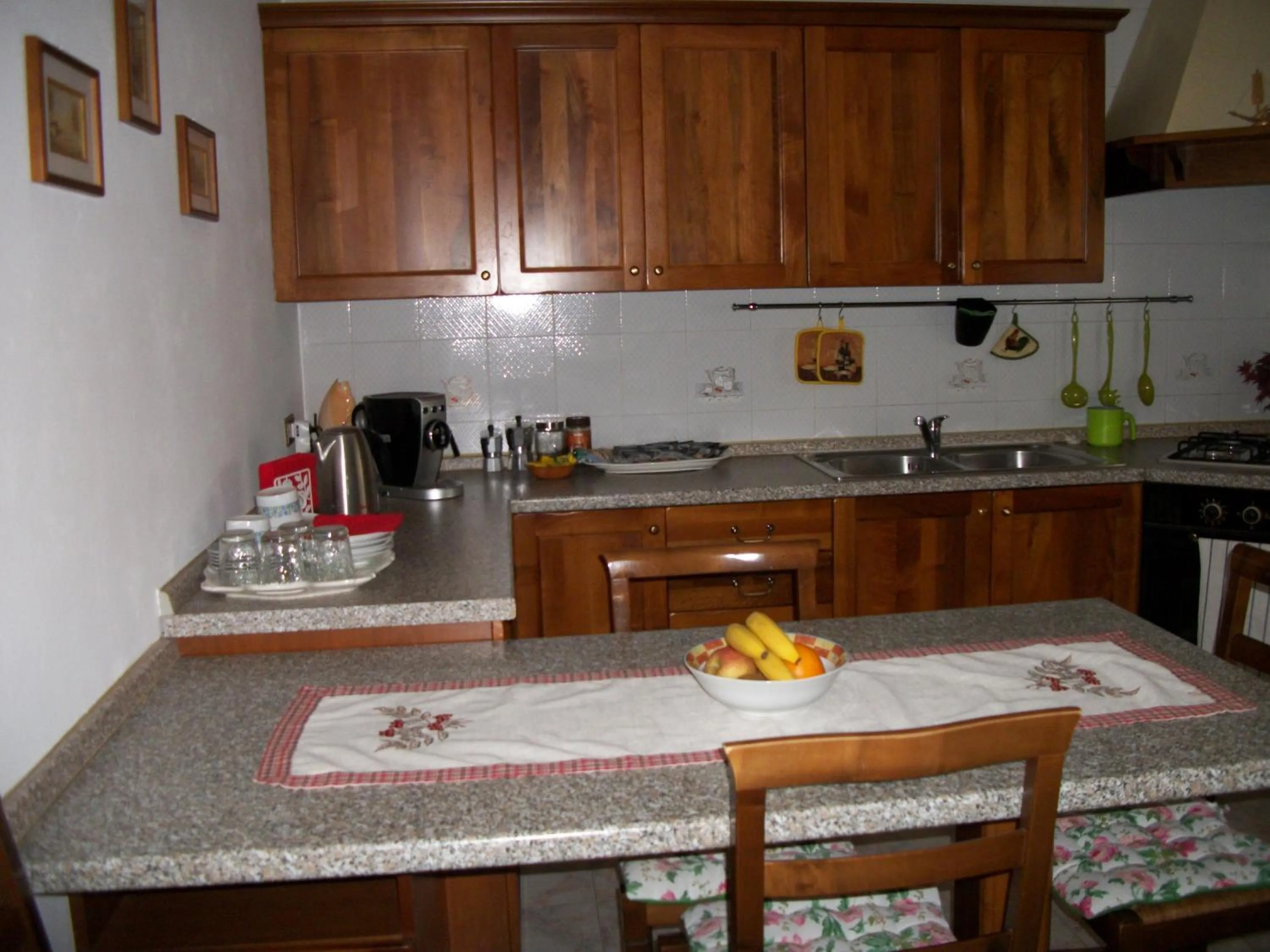 Communal kitchen in B&B A Un Passo Da
