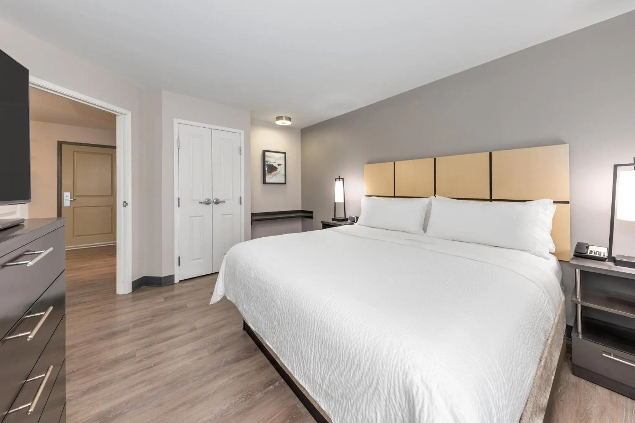 Photo of the whole room, Bed in Candlewood Suites Midland by IHG