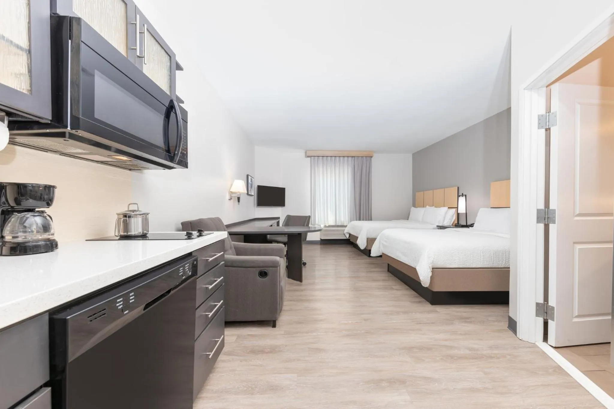 Photo of the whole room, Bed in Candlewood Suites Midland by IHG