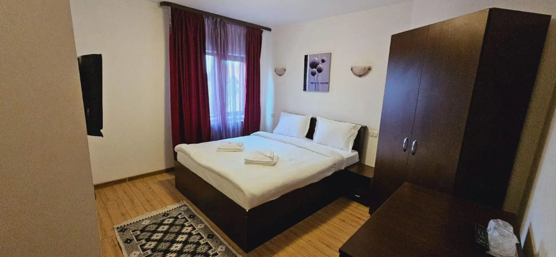 Photo of the whole room, Bed in Hotel Bran Stoker