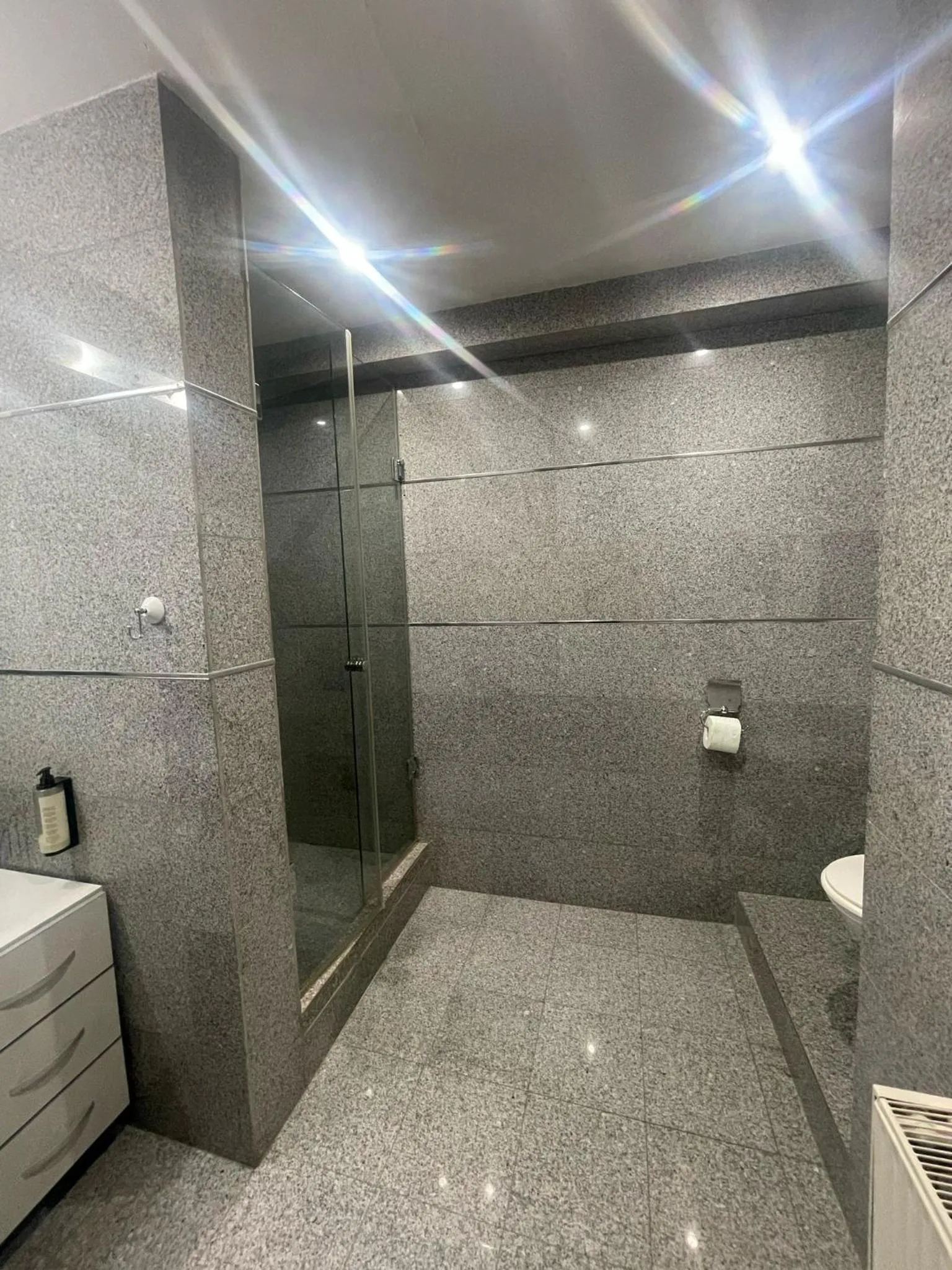 Shower in Hotel Bran Stoker