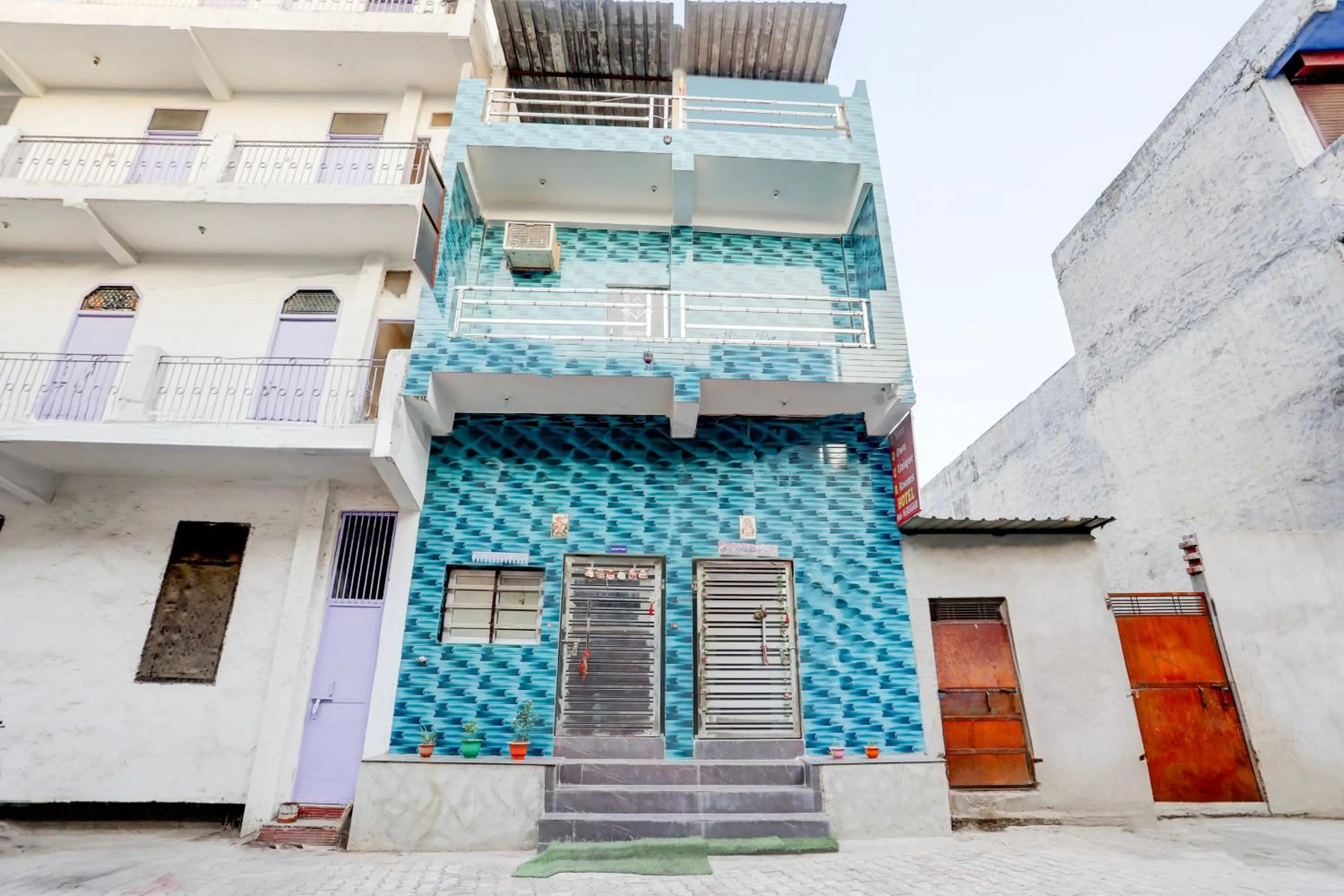 Facade/entrance in Hotel O YOUR RESIDENCY