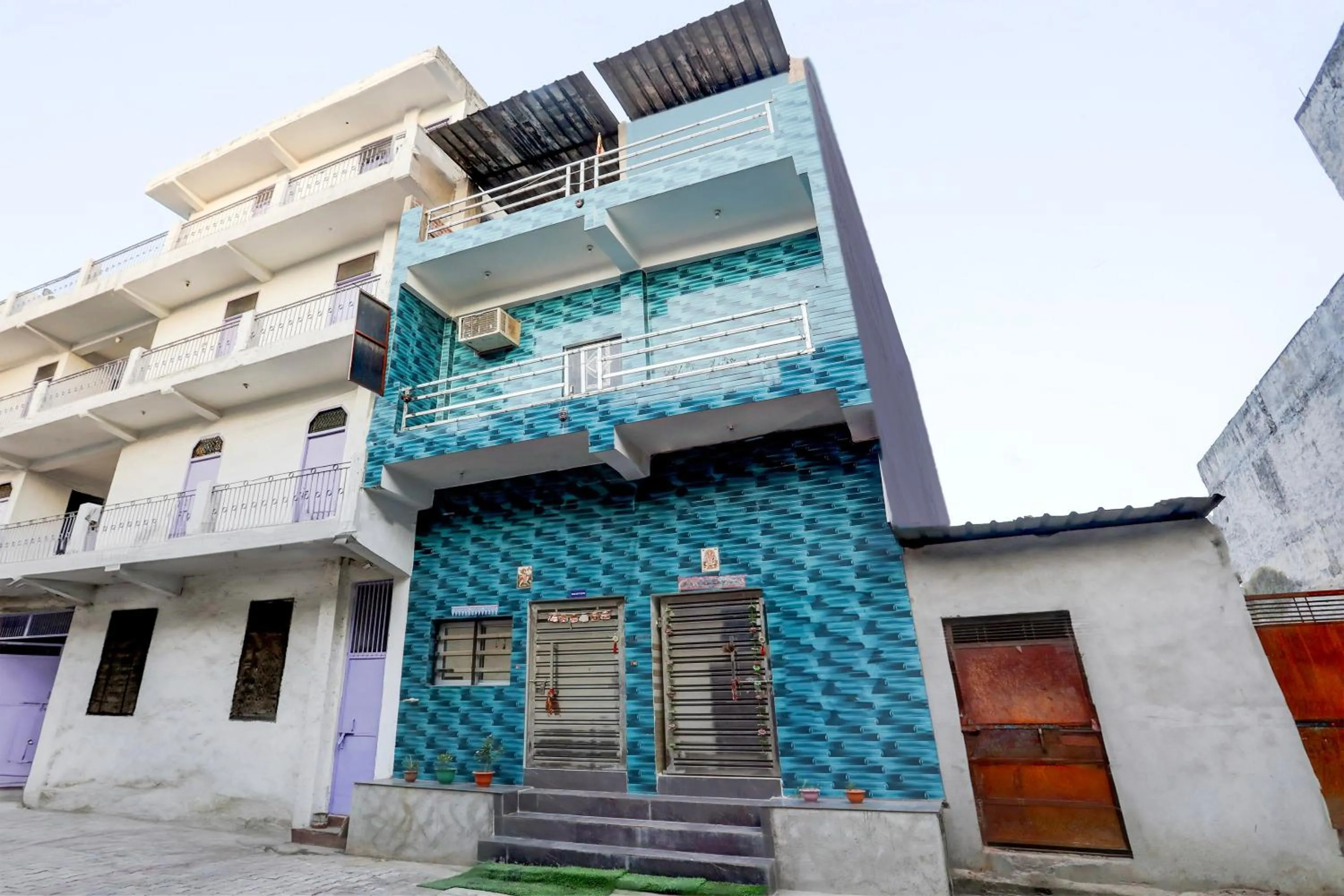 Facade/entrance in Hotel O YOUR RESIDENCY