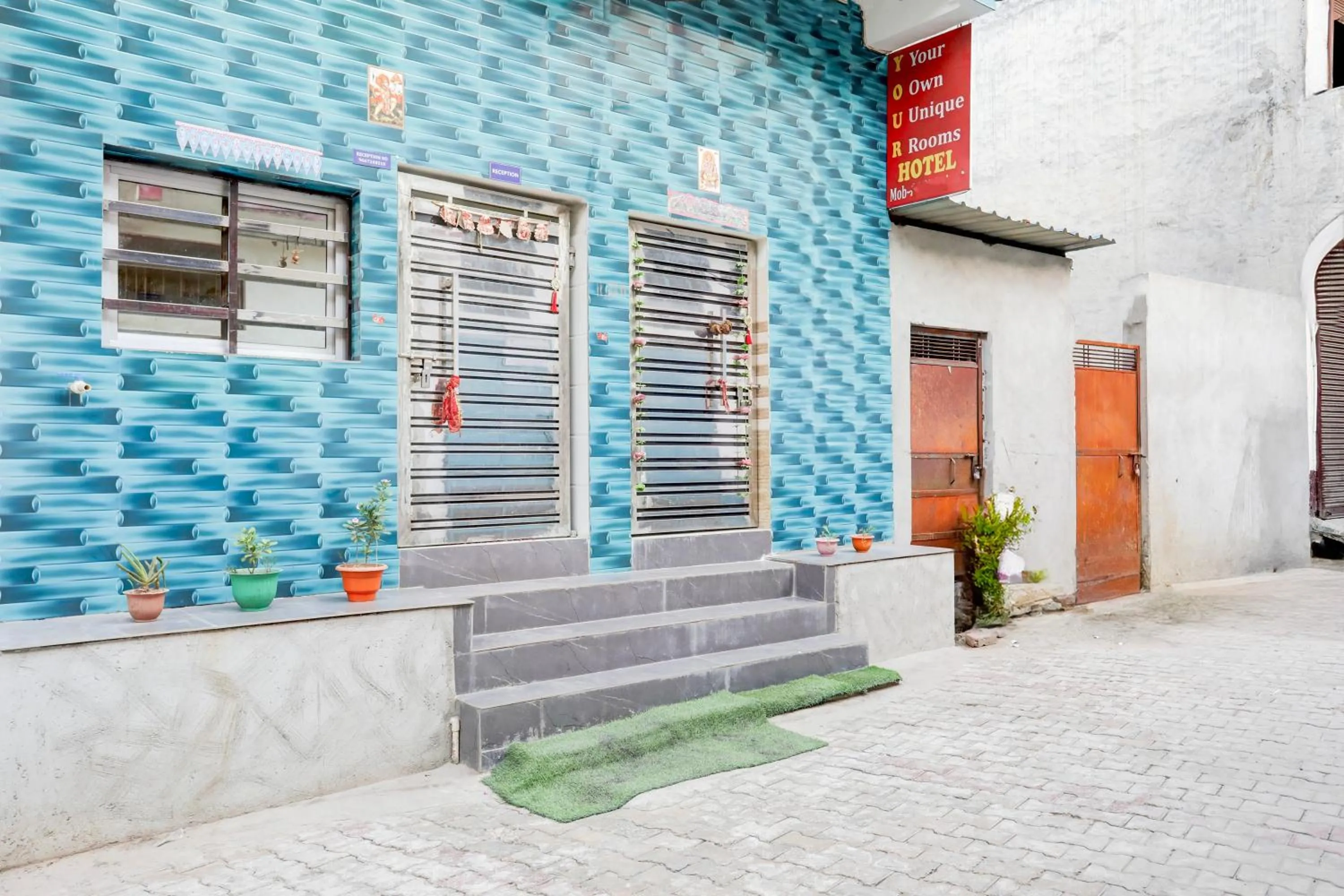 Facade/entrance in Hotel O YOUR RESIDENCY