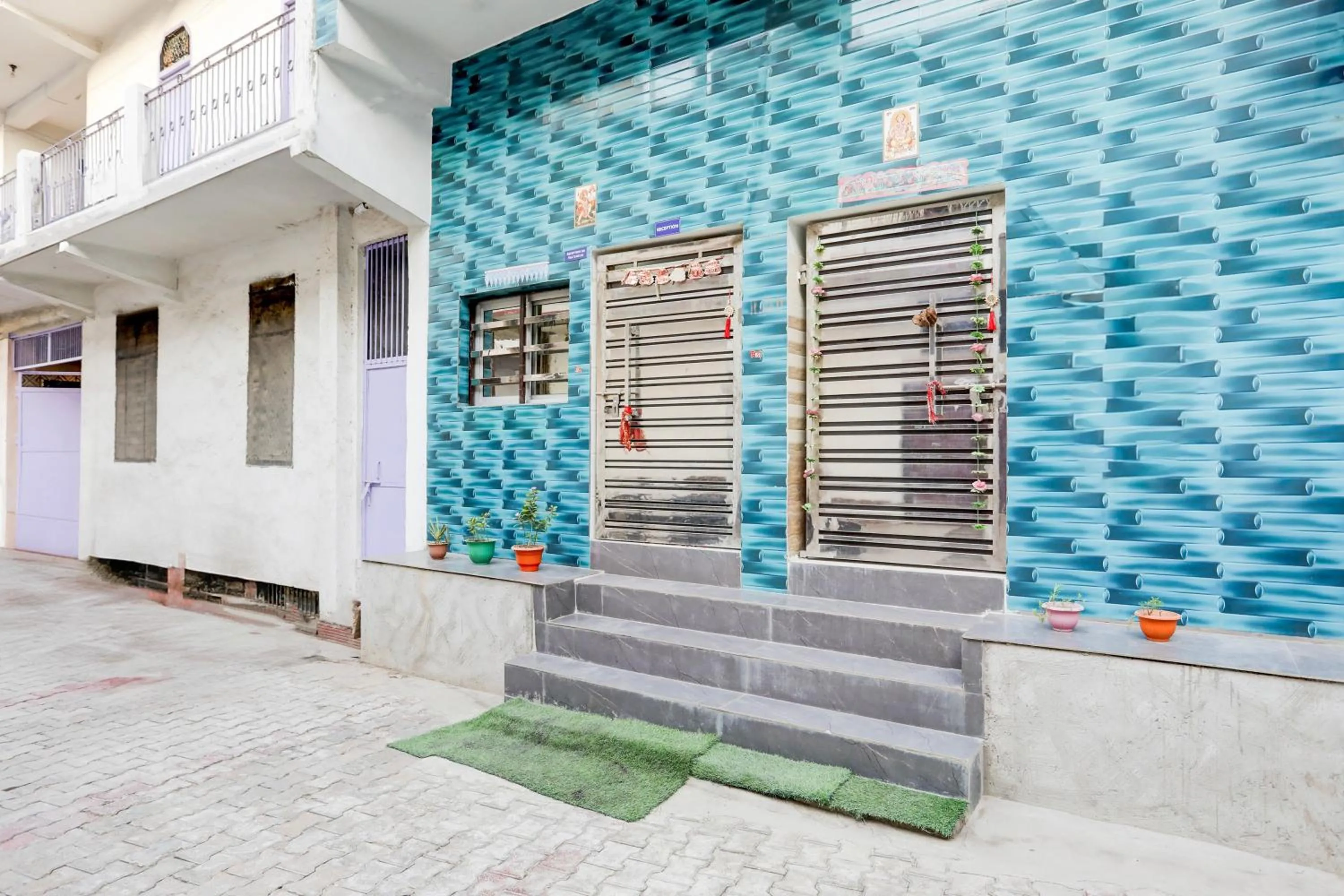Facade/entrance in Hotel O YOUR RESIDENCY