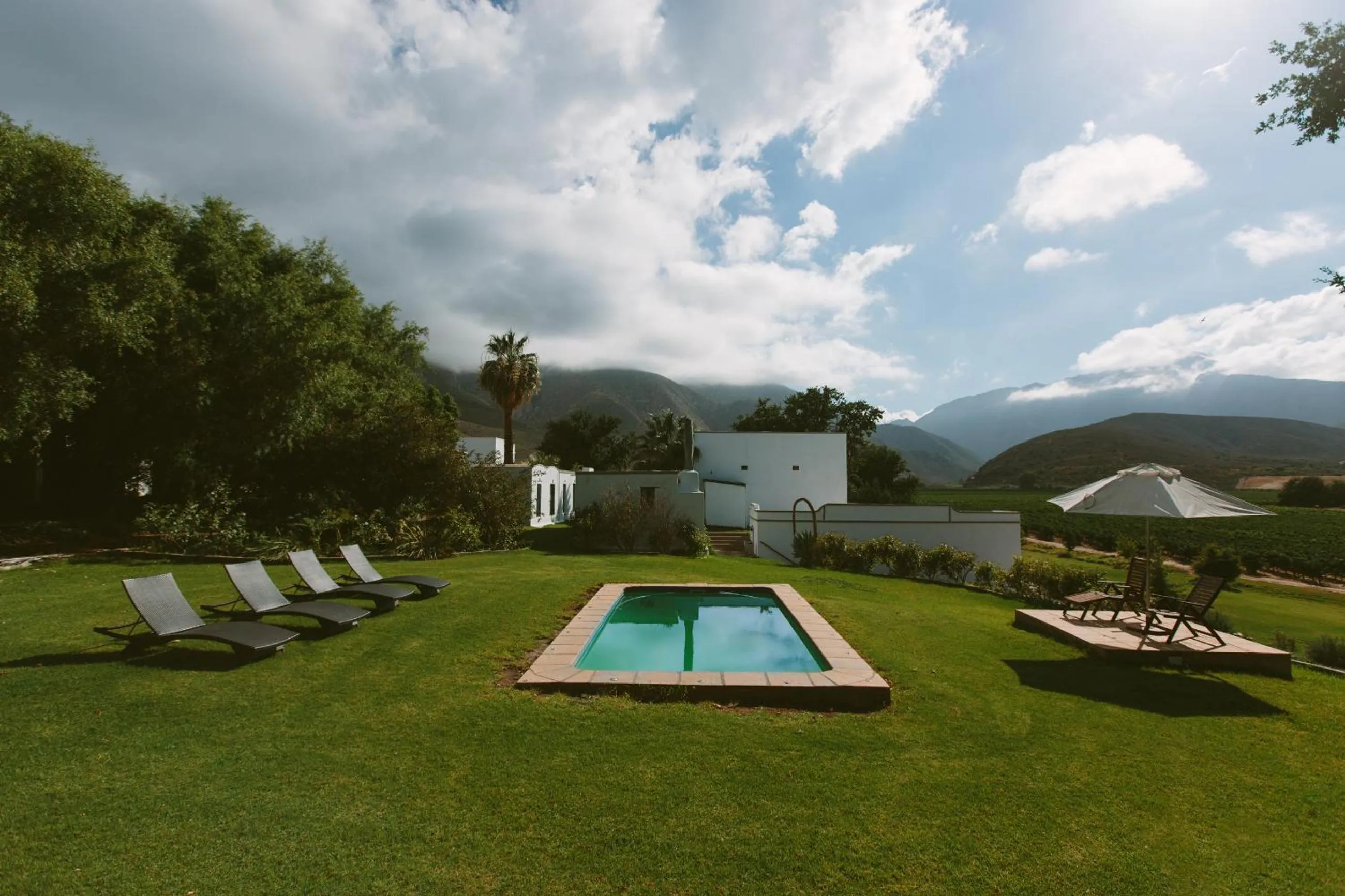 Swimming pool in Leipzig Country House & Winery