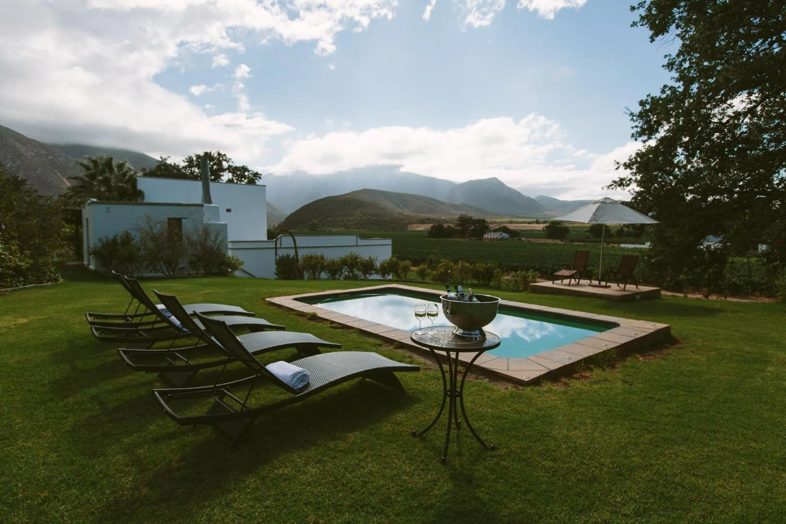 Swimming pool in Leipzig Country House & Winery