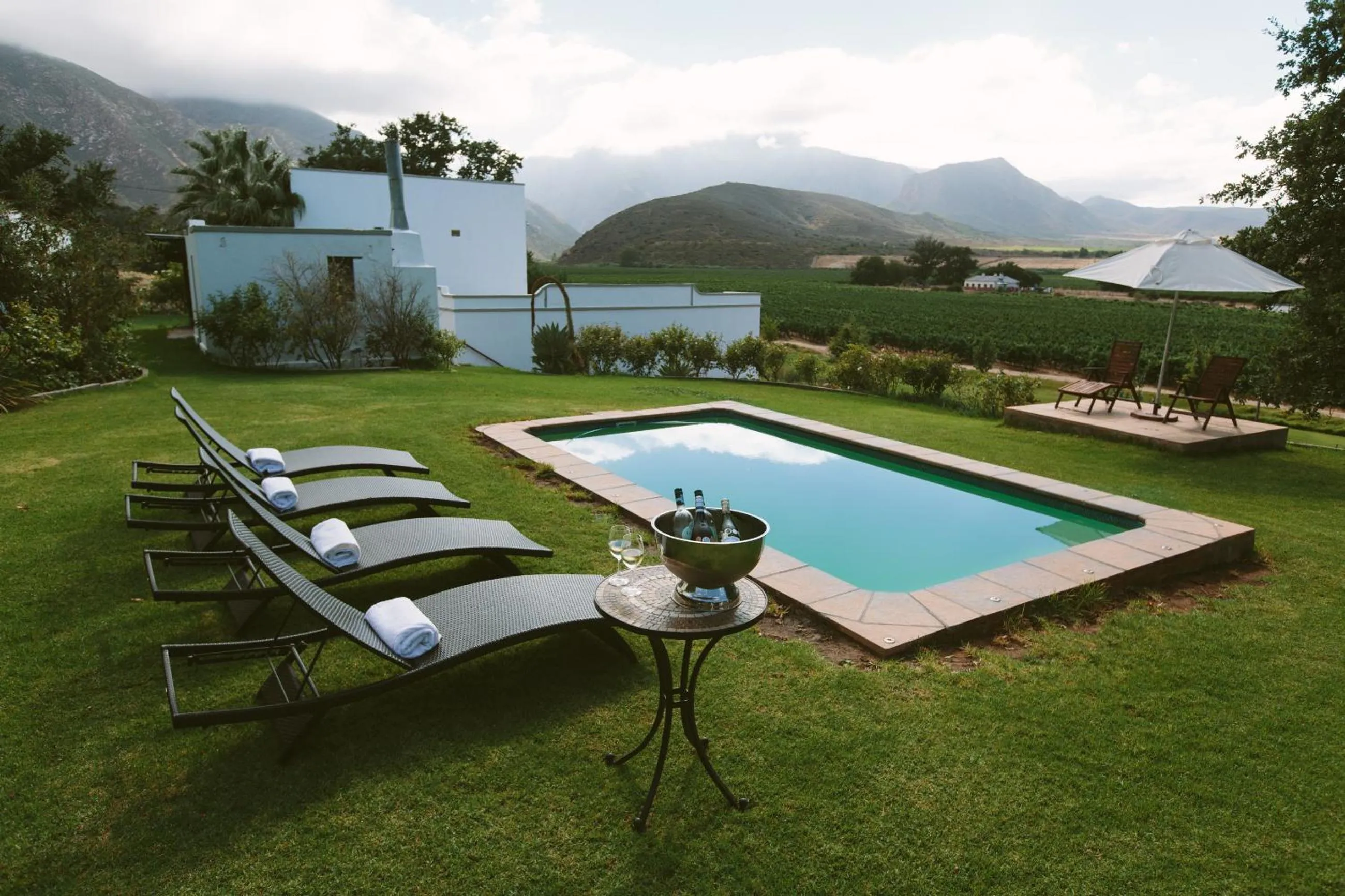 Swimming pool in Leipzig Country House & Winery