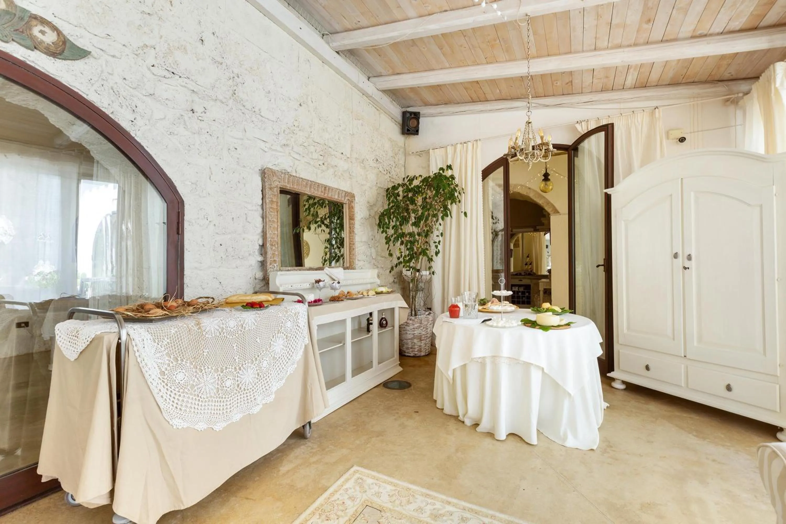 Dining area in Masseria Cucuruzza Boutique Hotel