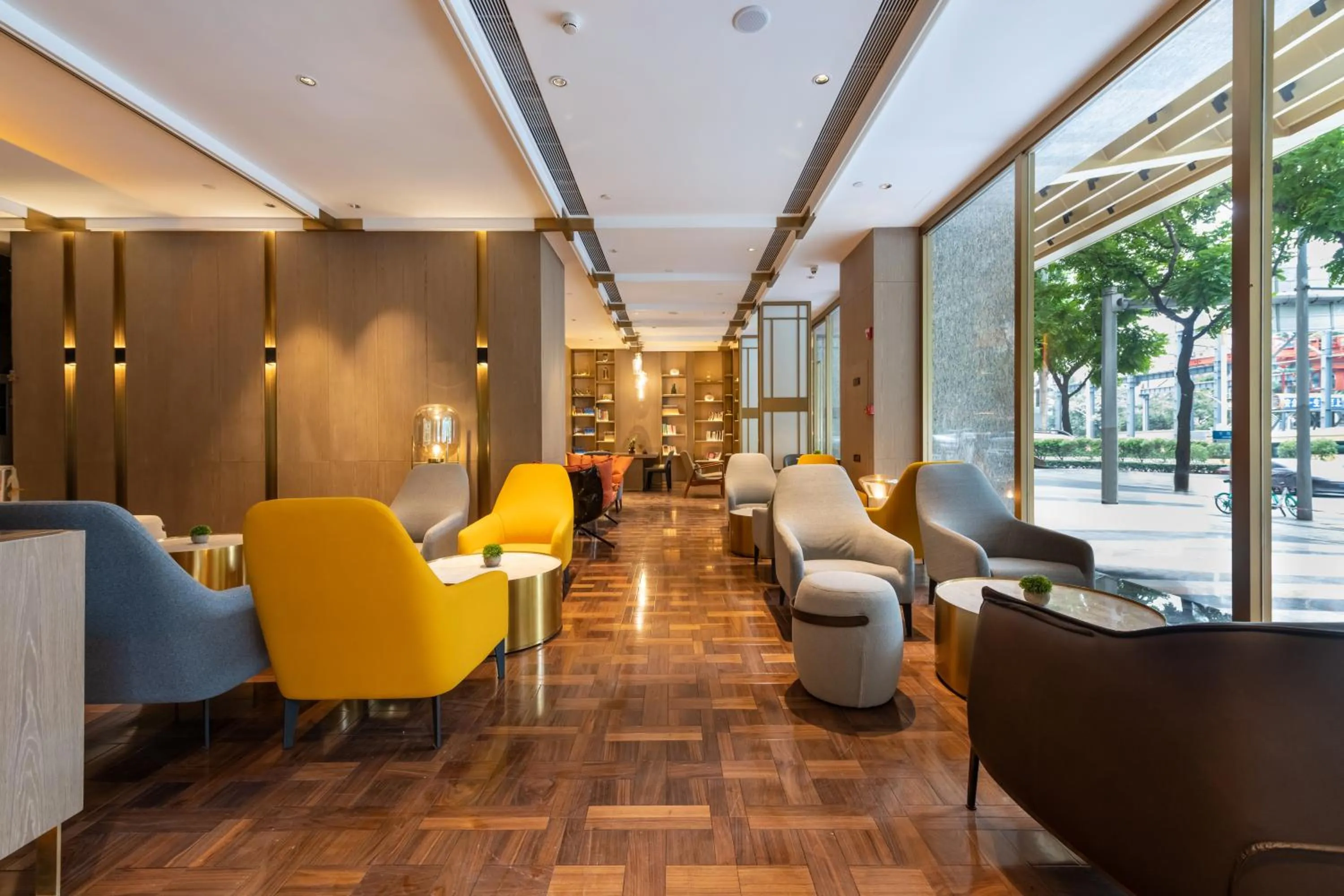 Lobby or reception in Echarm Plus International Hotel Ouzhuang Metro Station Branch - Free Deliver Service to Canton Fair Complex During Canton Fair Period