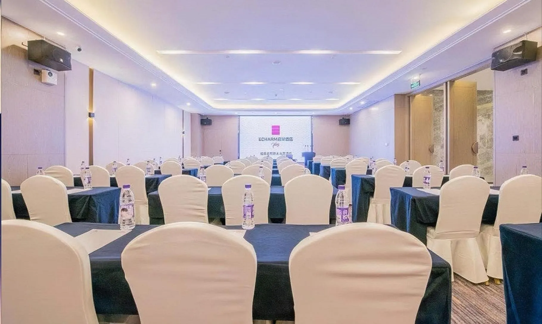 Meeting/conference room in Echarm Plus International Hotel Ouzhuang Metro Station Branch - Free Deliver Service to Canton Fair Complex During Canton Fair Period