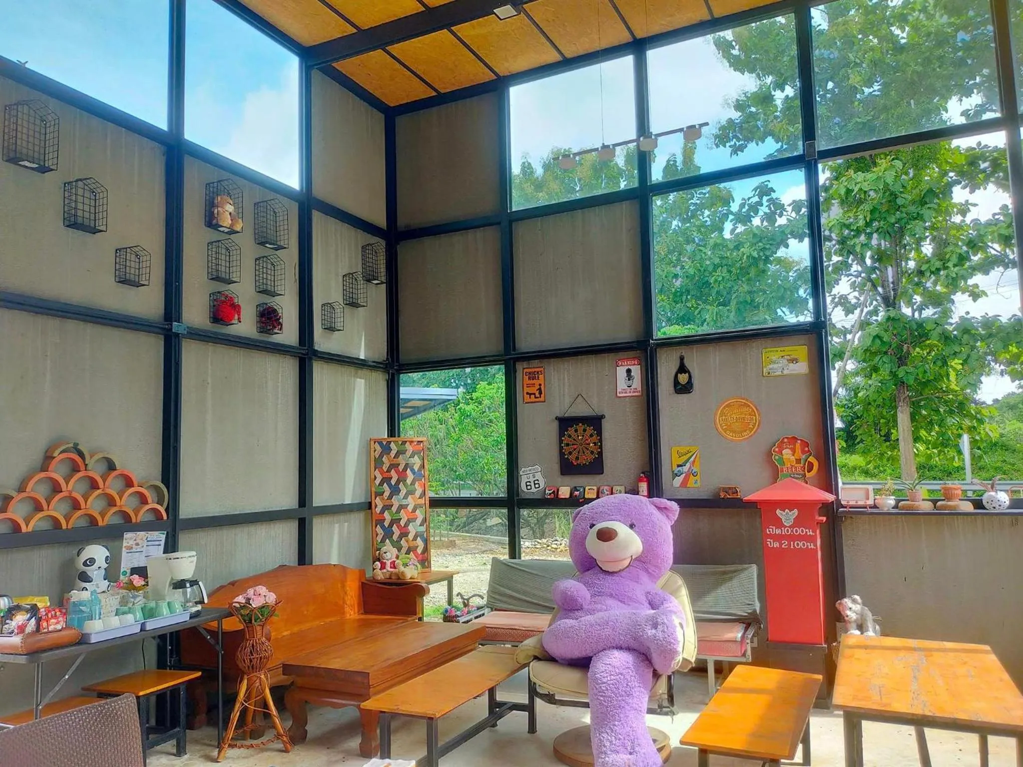 Communal lounge/ TV room in innbox Chiangmai Hotel