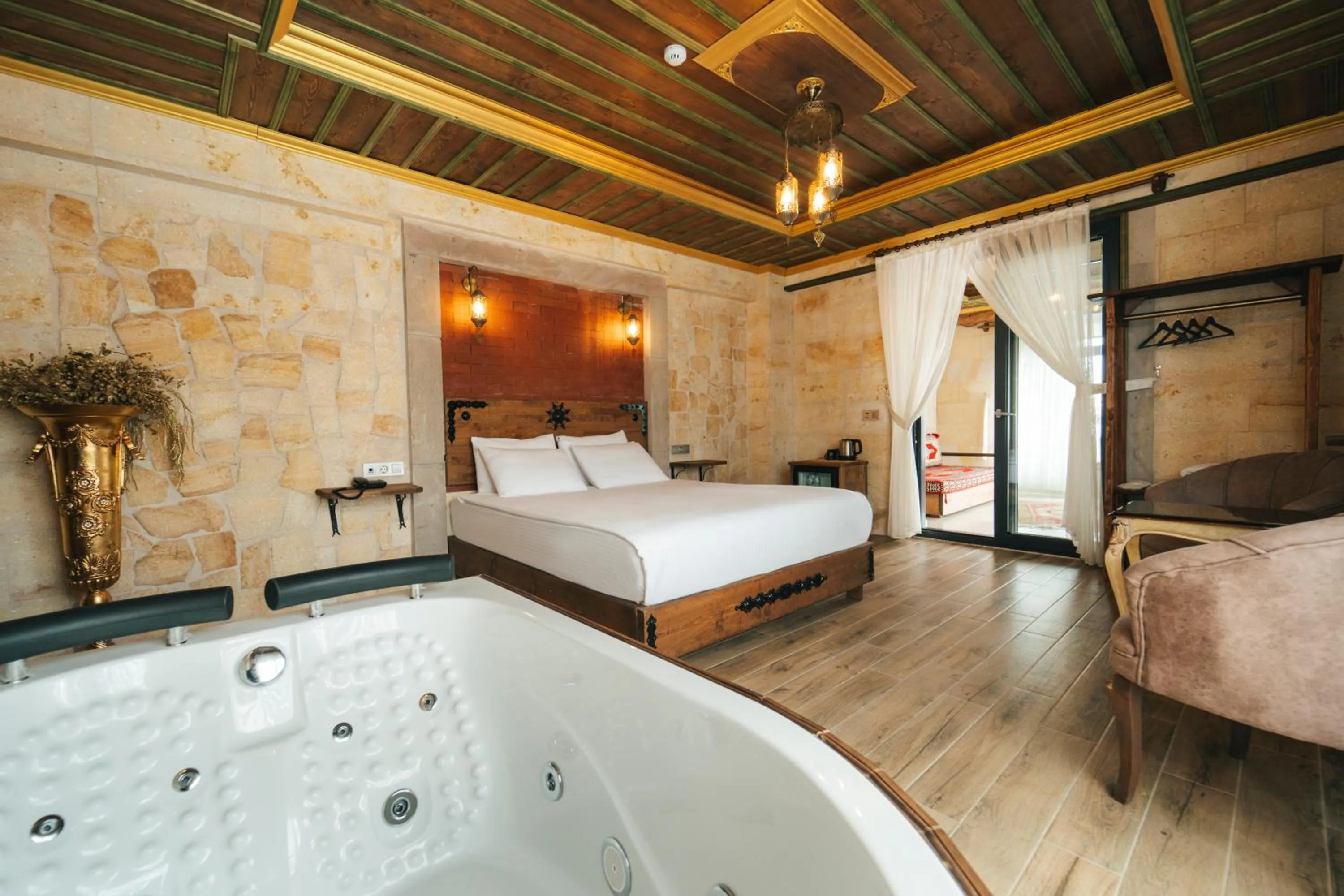 Bed in İncebey Konak Cappadocia