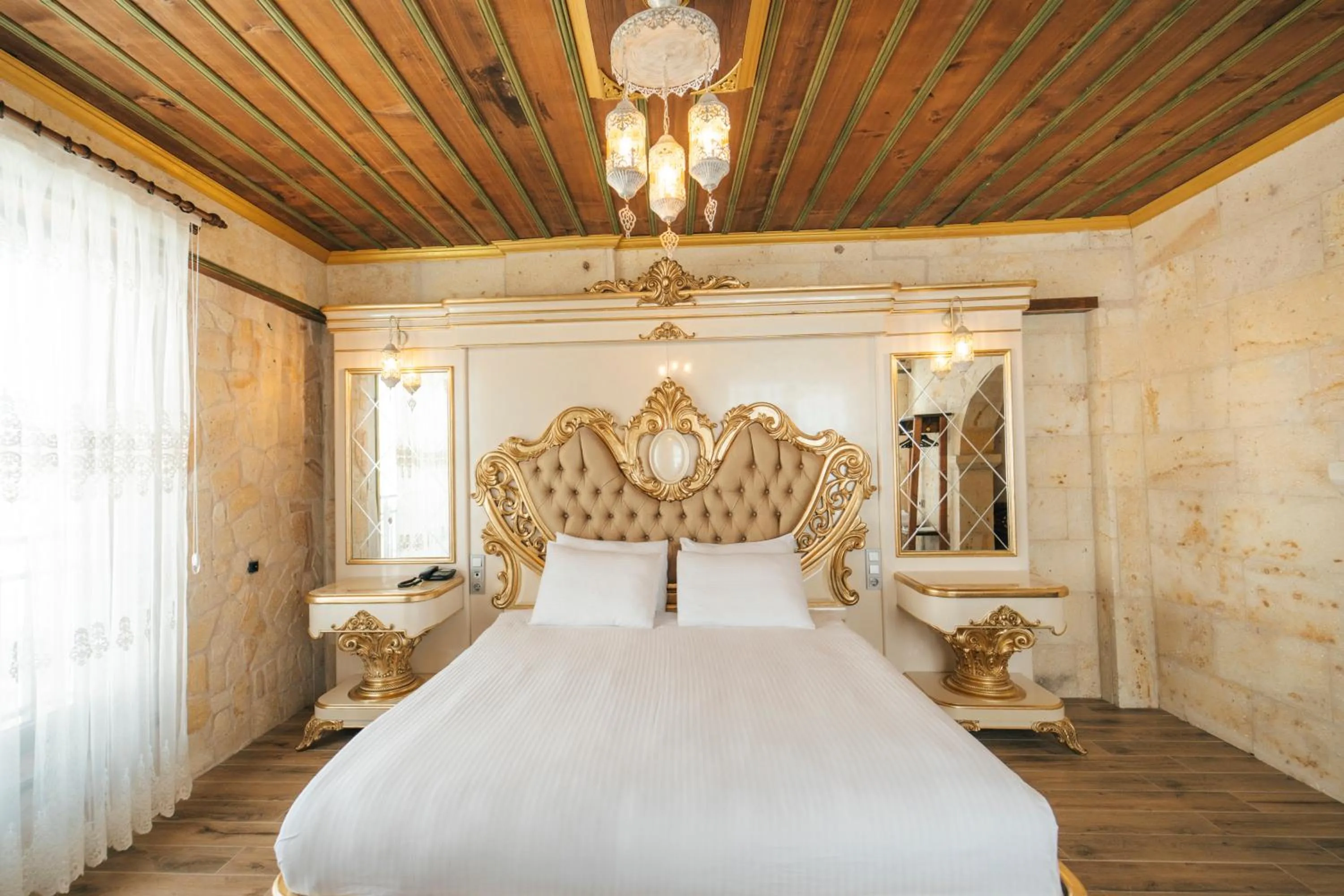 Bed in İncebey Konak Cappadocia