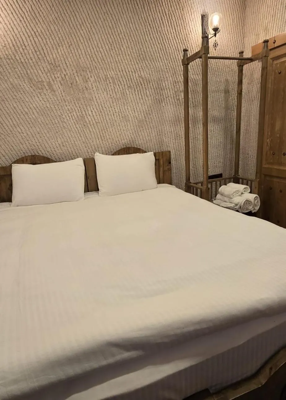 Bed in İncebey Konak Cappadocia