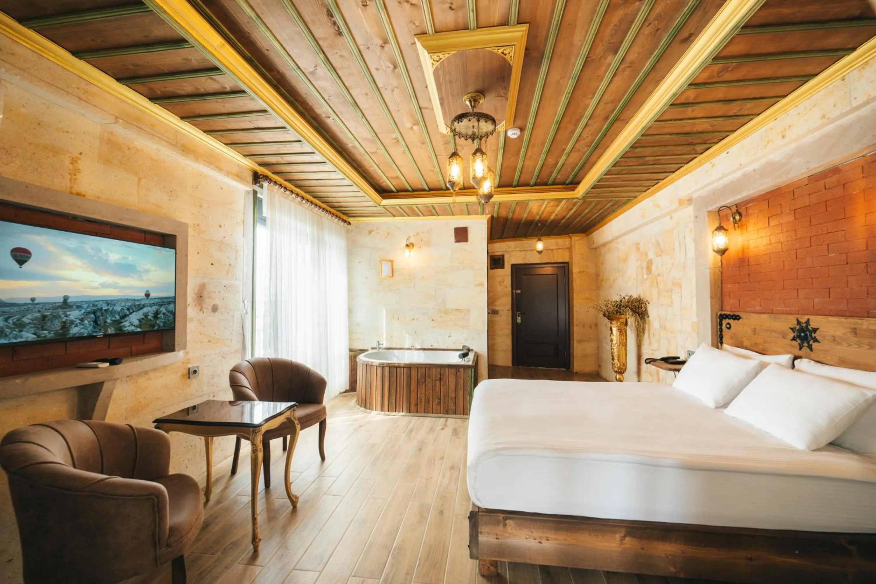 Bed in İncebey Konak Cappadocia