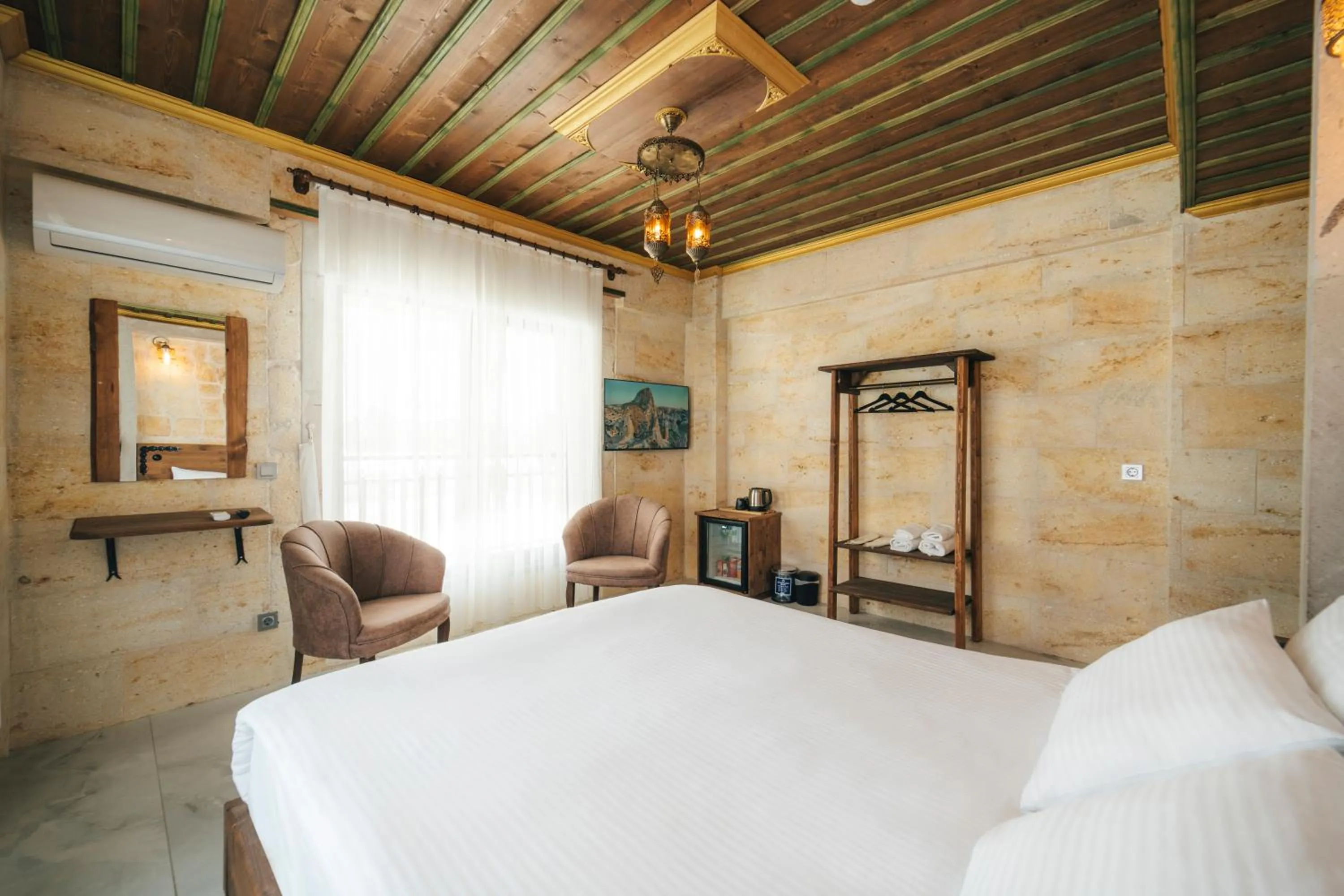 Bed in İncebey Konak Cappadocia