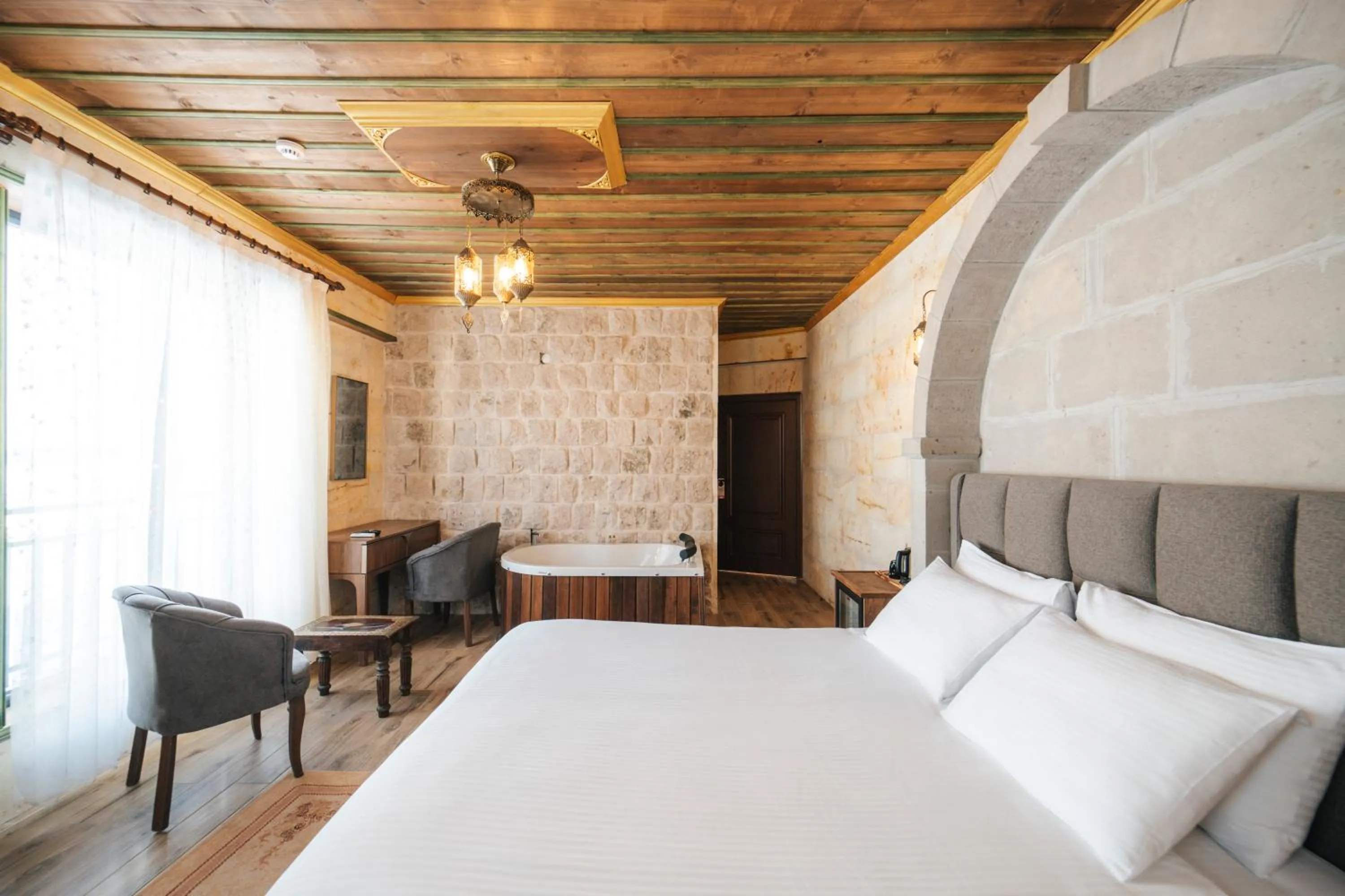 Bed in İncebey Konak Cappadocia
