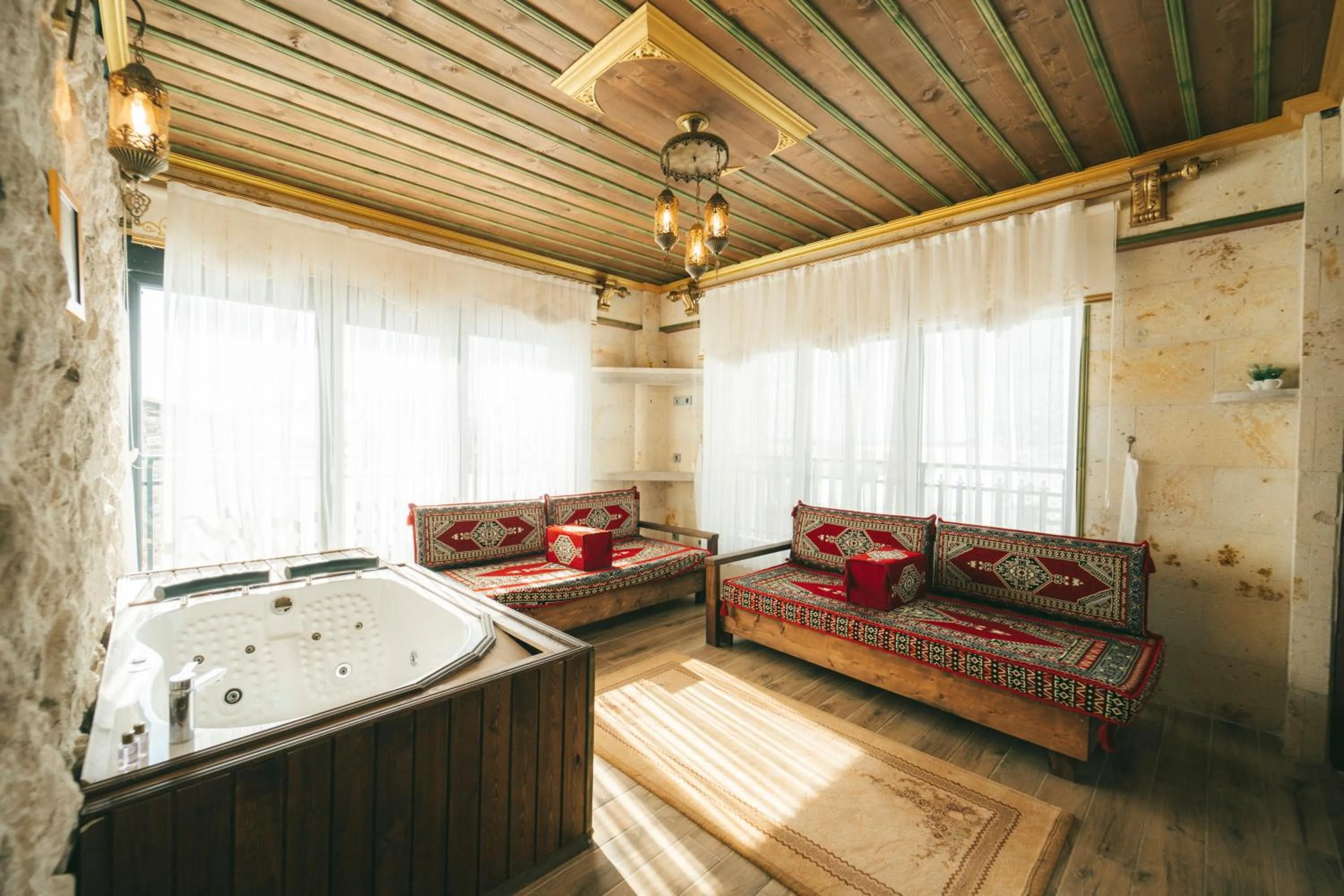 Bed in İncebey Konak Cappadocia