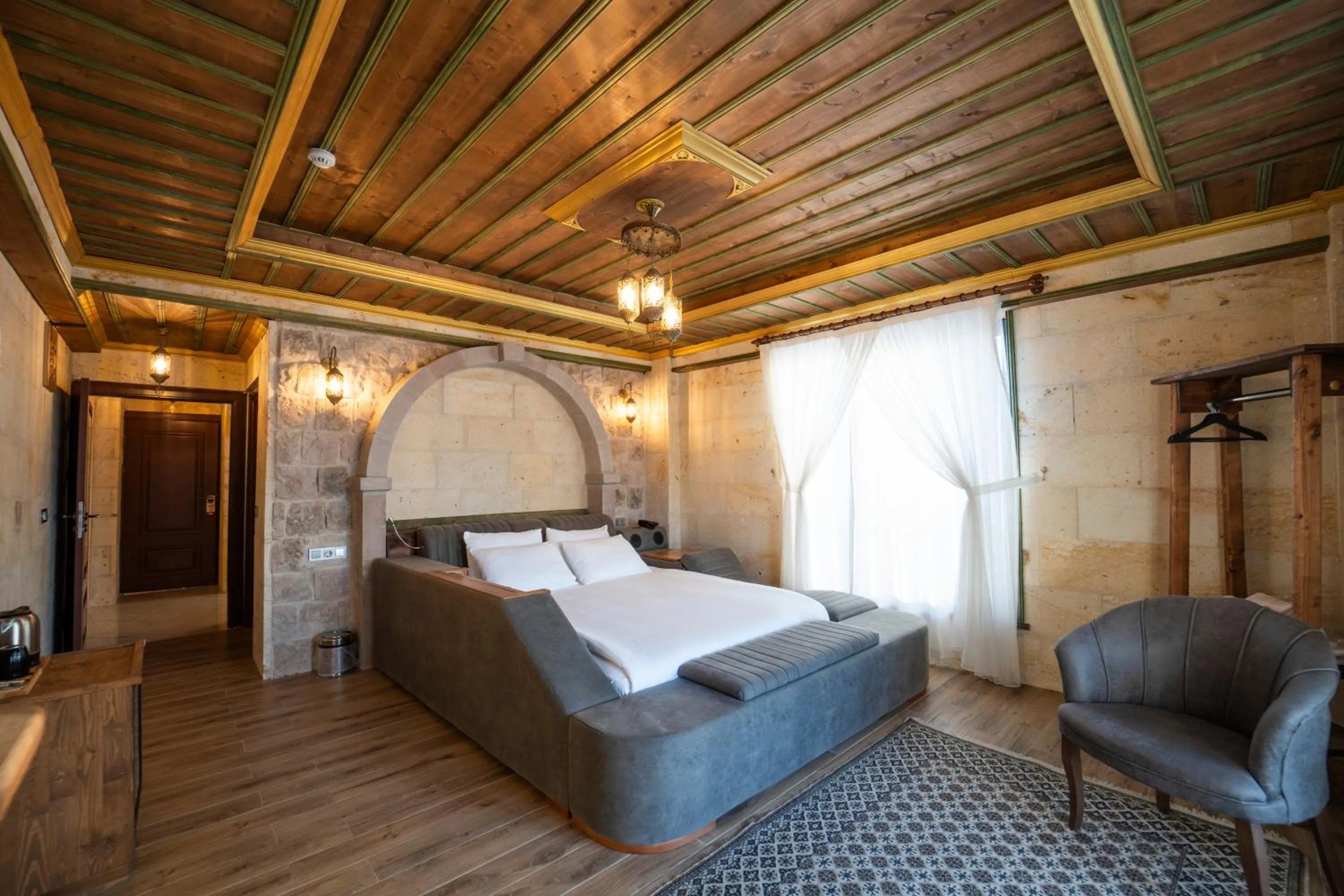 Bed in İncebey Konak Cappadocia