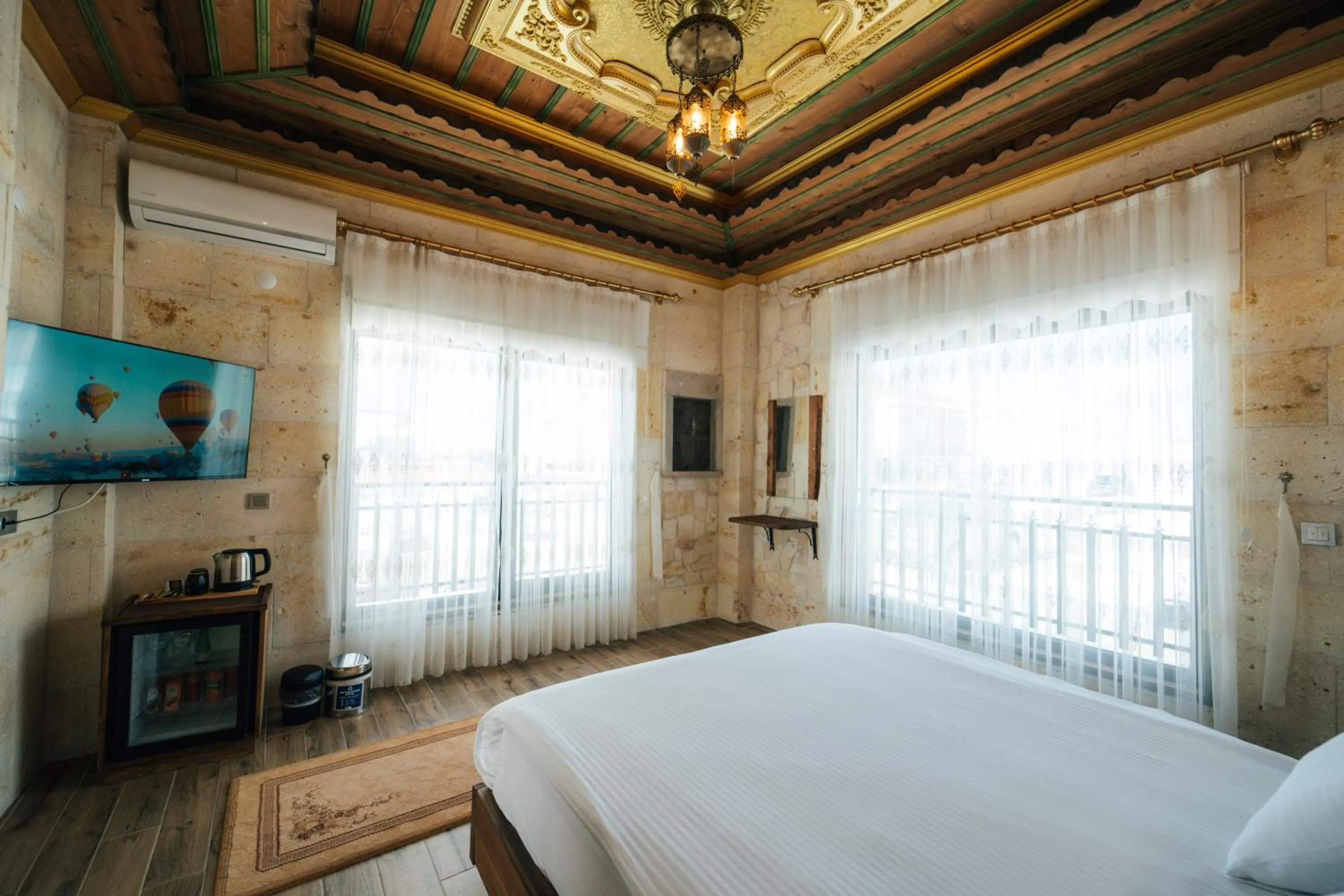 Bed in İncebey Konak Cappadocia