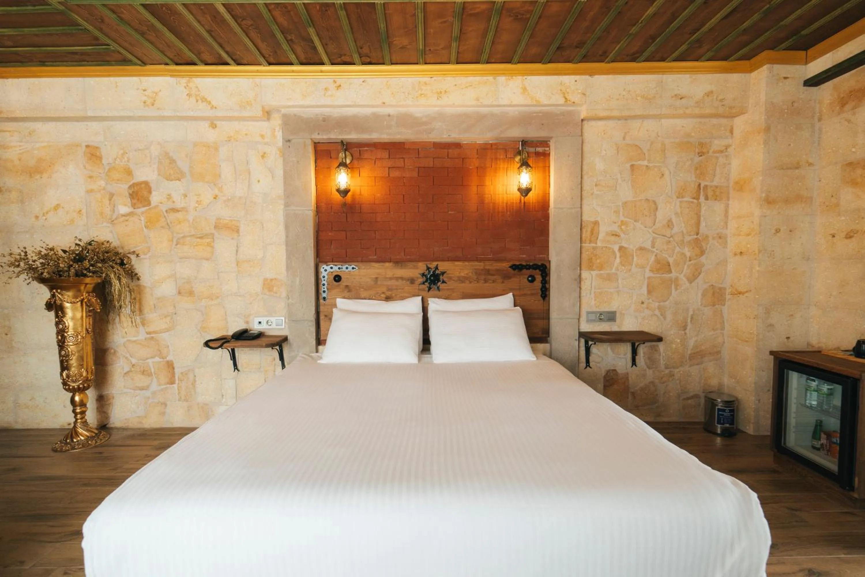 Bed in İncebey Konak Cappadocia