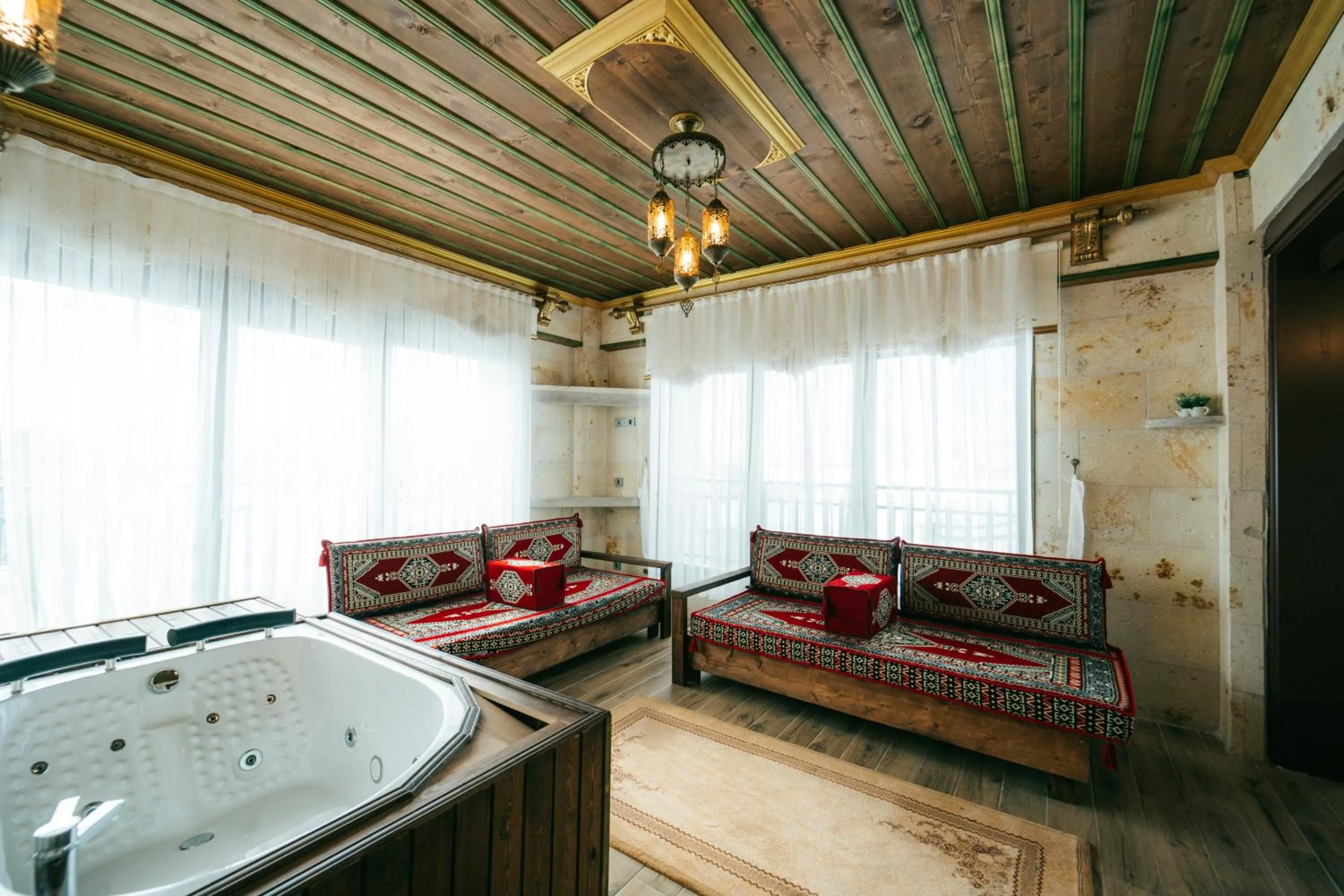 Bed in İncebey Konak Cappadocia