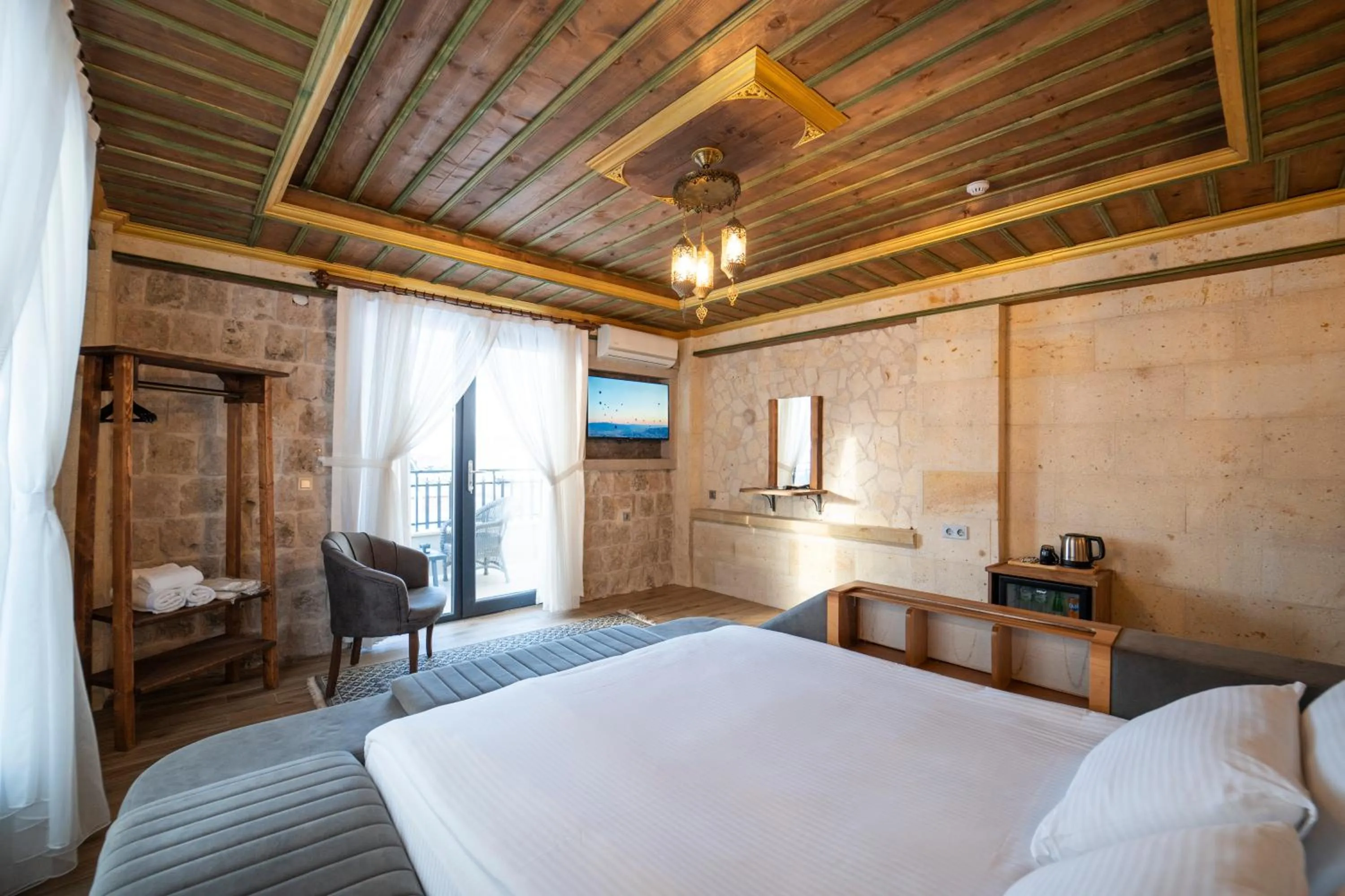 Bed in İncebey Konak Cappadocia