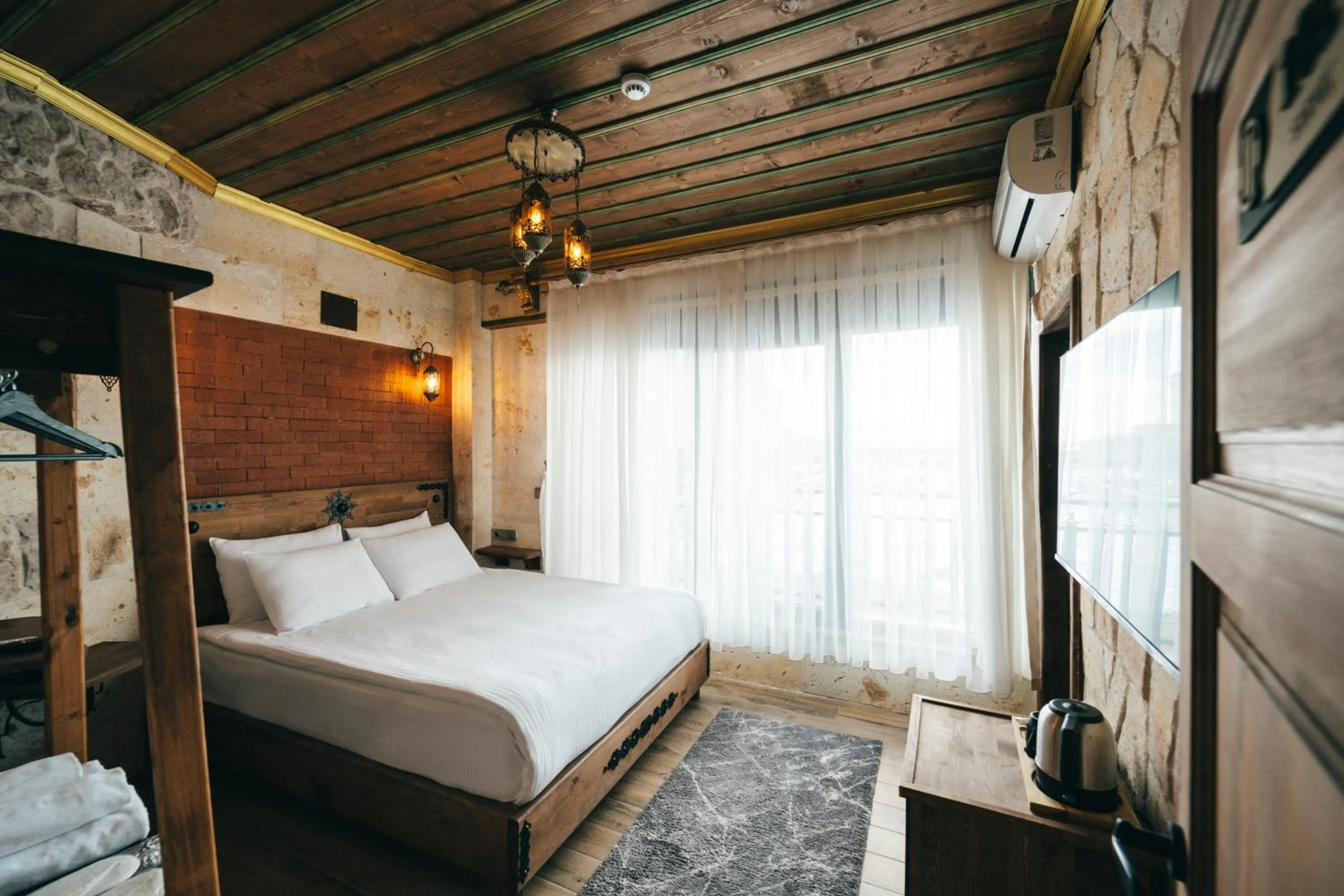 Bed in İncebey Konak Cappadocia