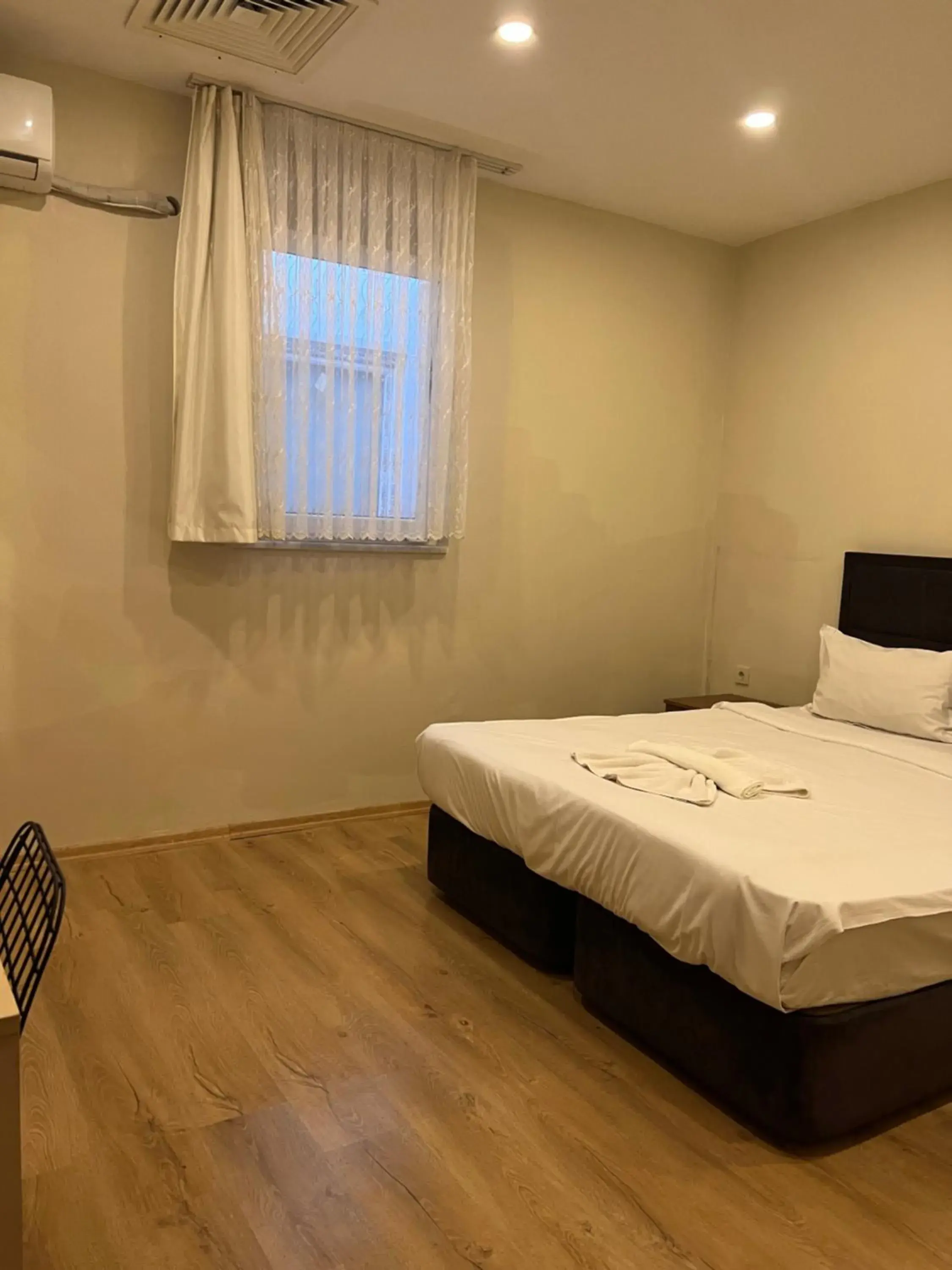 Bedroom, Bed in Safir Hotel Bedroom, Bed in Safir Hotel