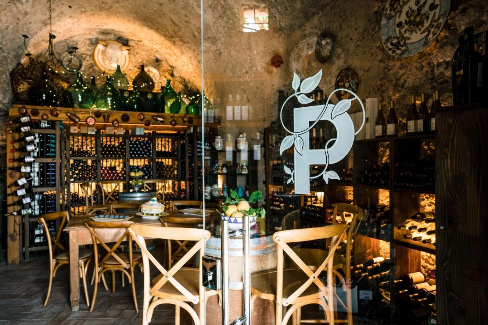 Restaurant/places to eat in Palazzo Pascal
