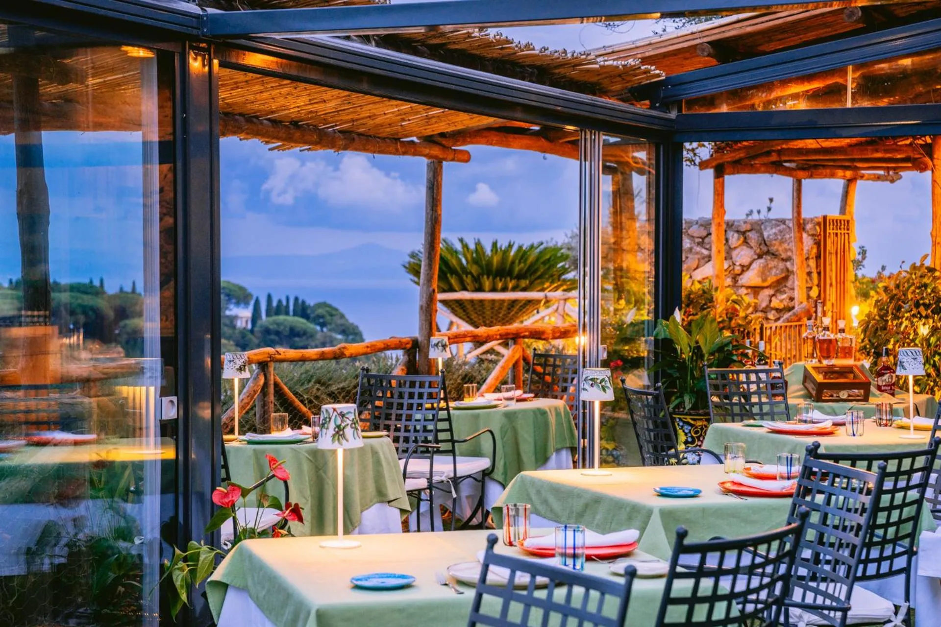 Restaurant/places to eat in Palazzo Pascal