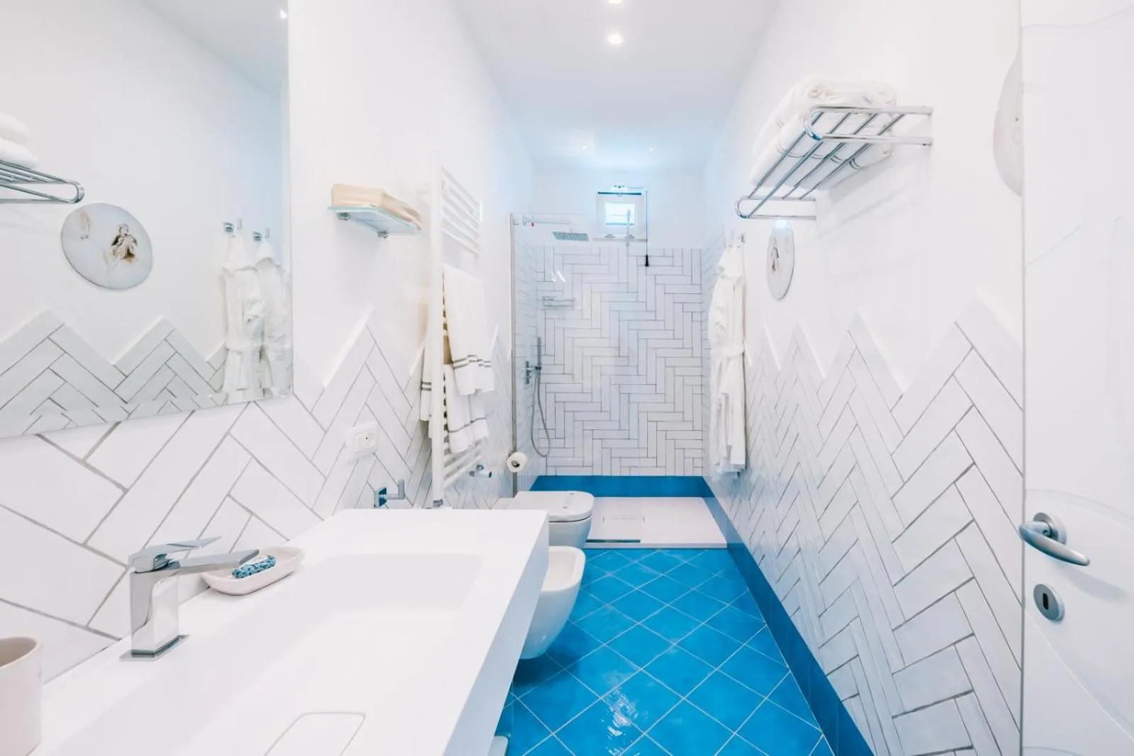 Shower in Palazzo Pascal