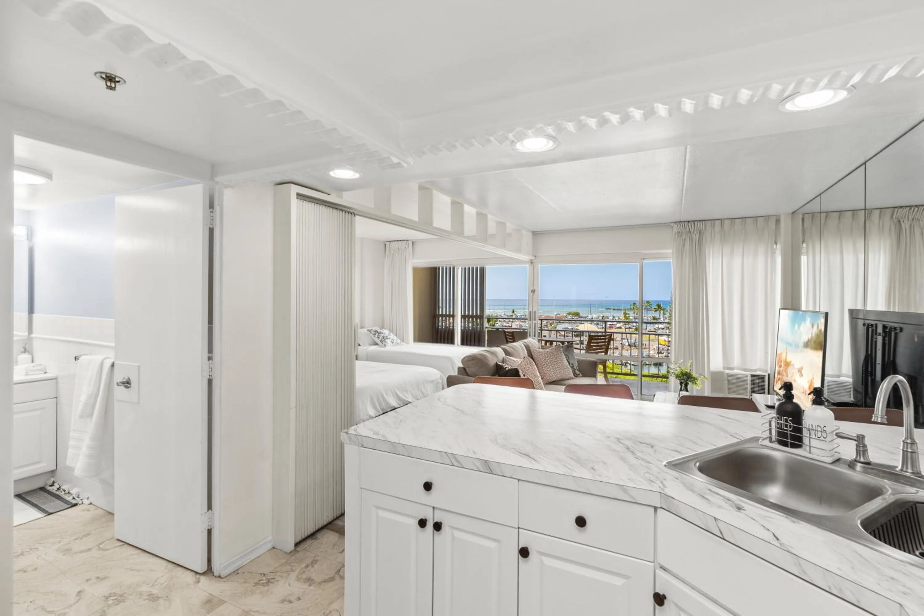 Kitchen or kitchenette in Ilikai Hotel with Ocean View