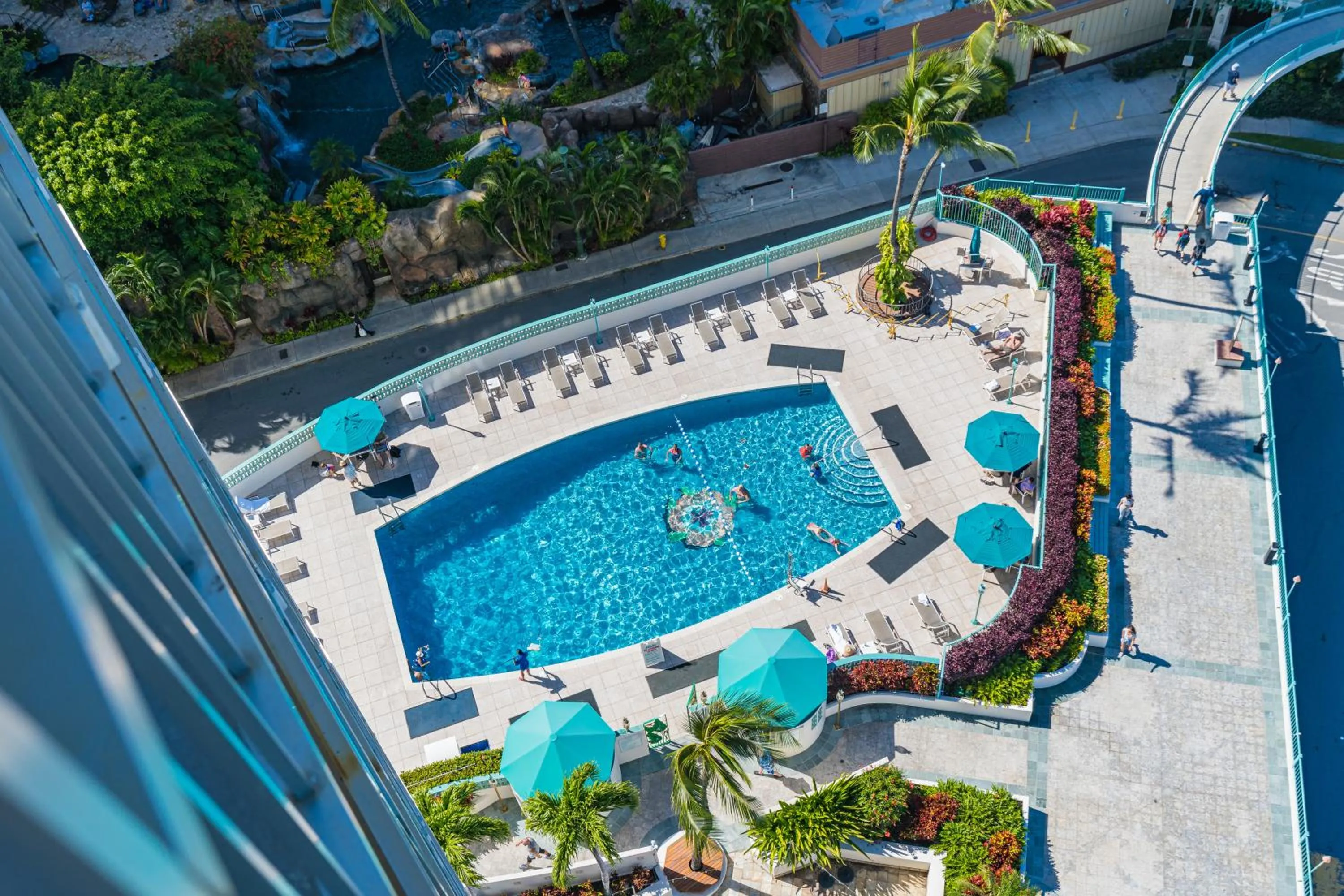 Swimming pool in Ilikai Hotel with Ocean View