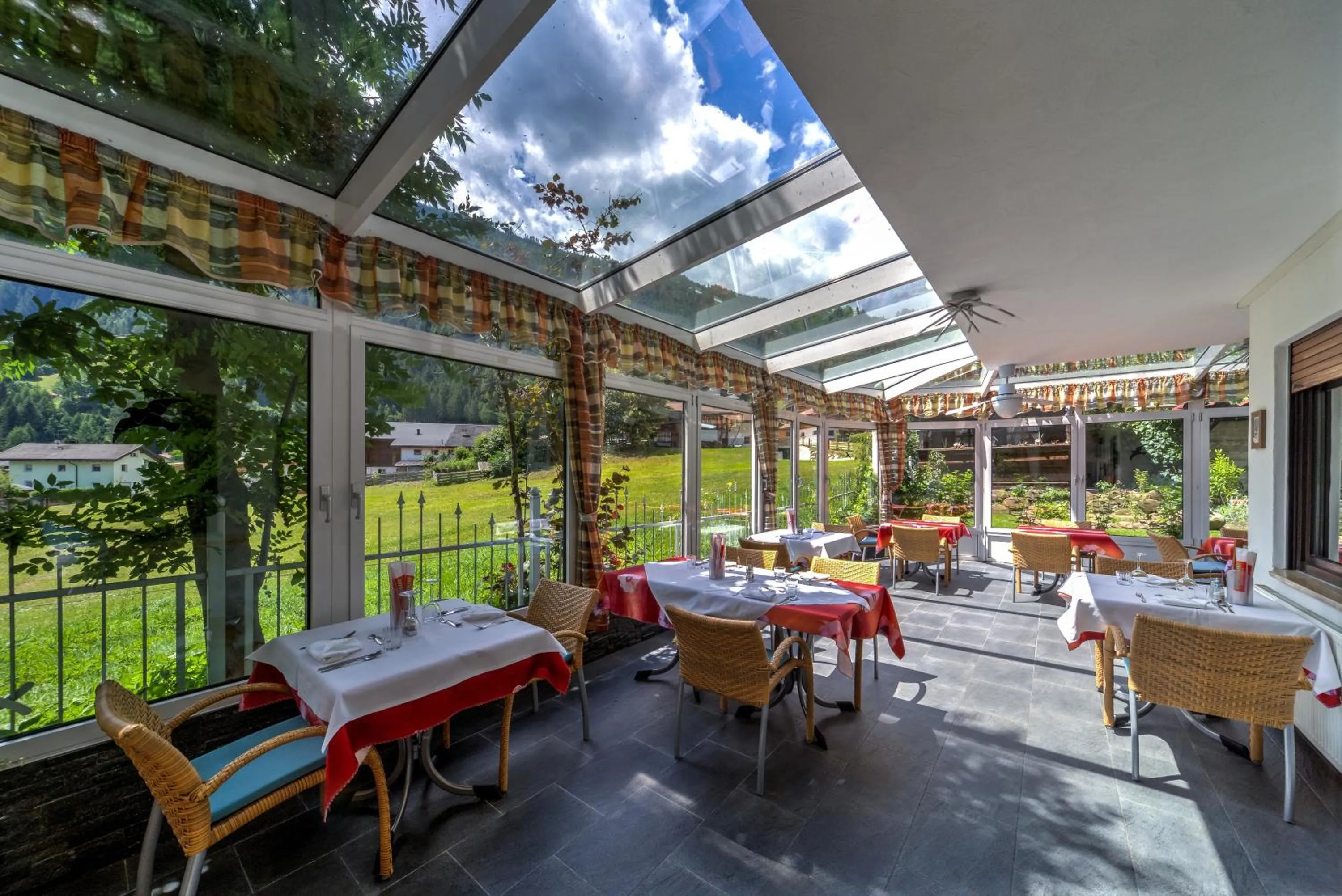 Restaurant/places to eat in Hotel Schwarzbachhof