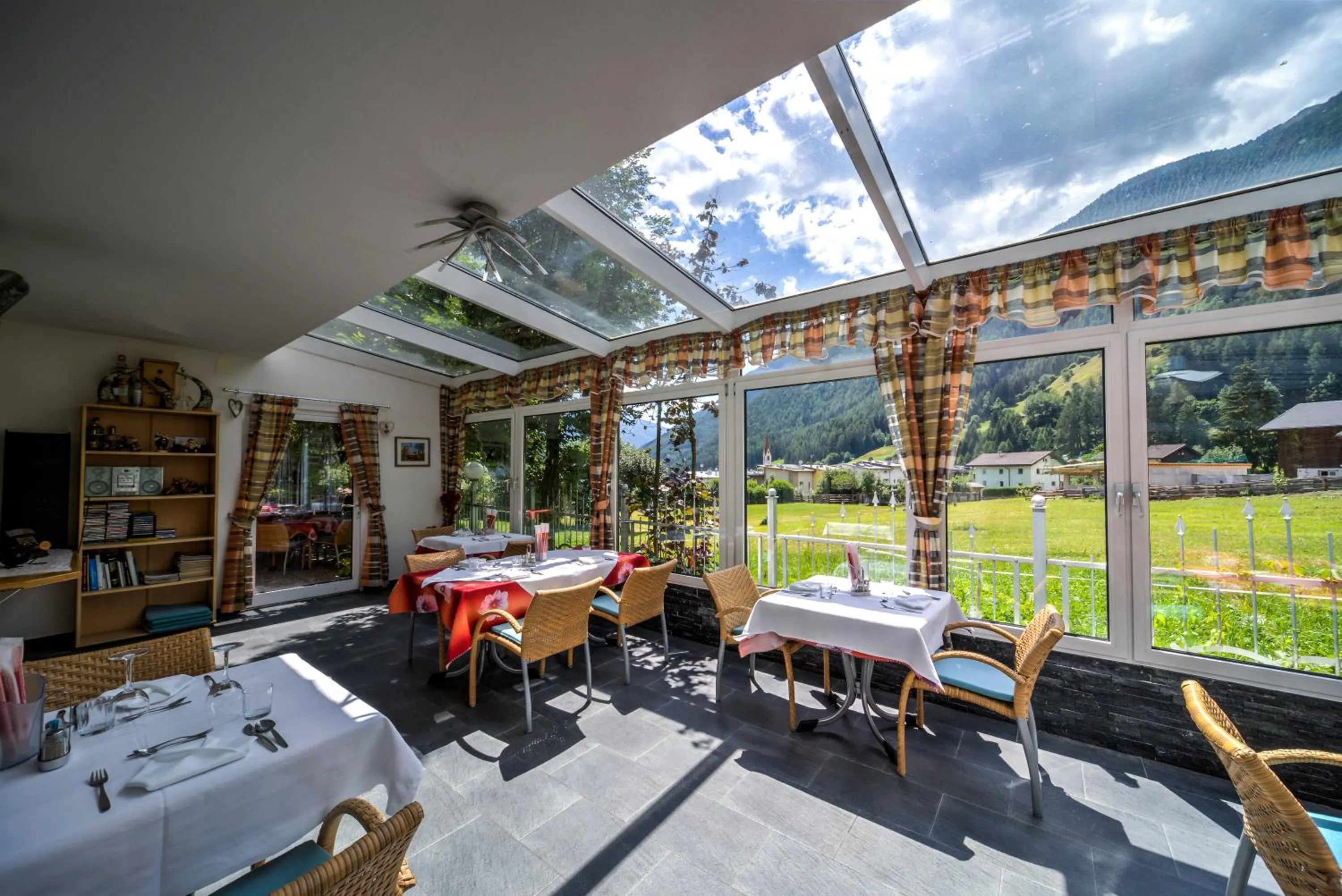 Restaurant/places to eat in Hotel Schwarzbachhof
