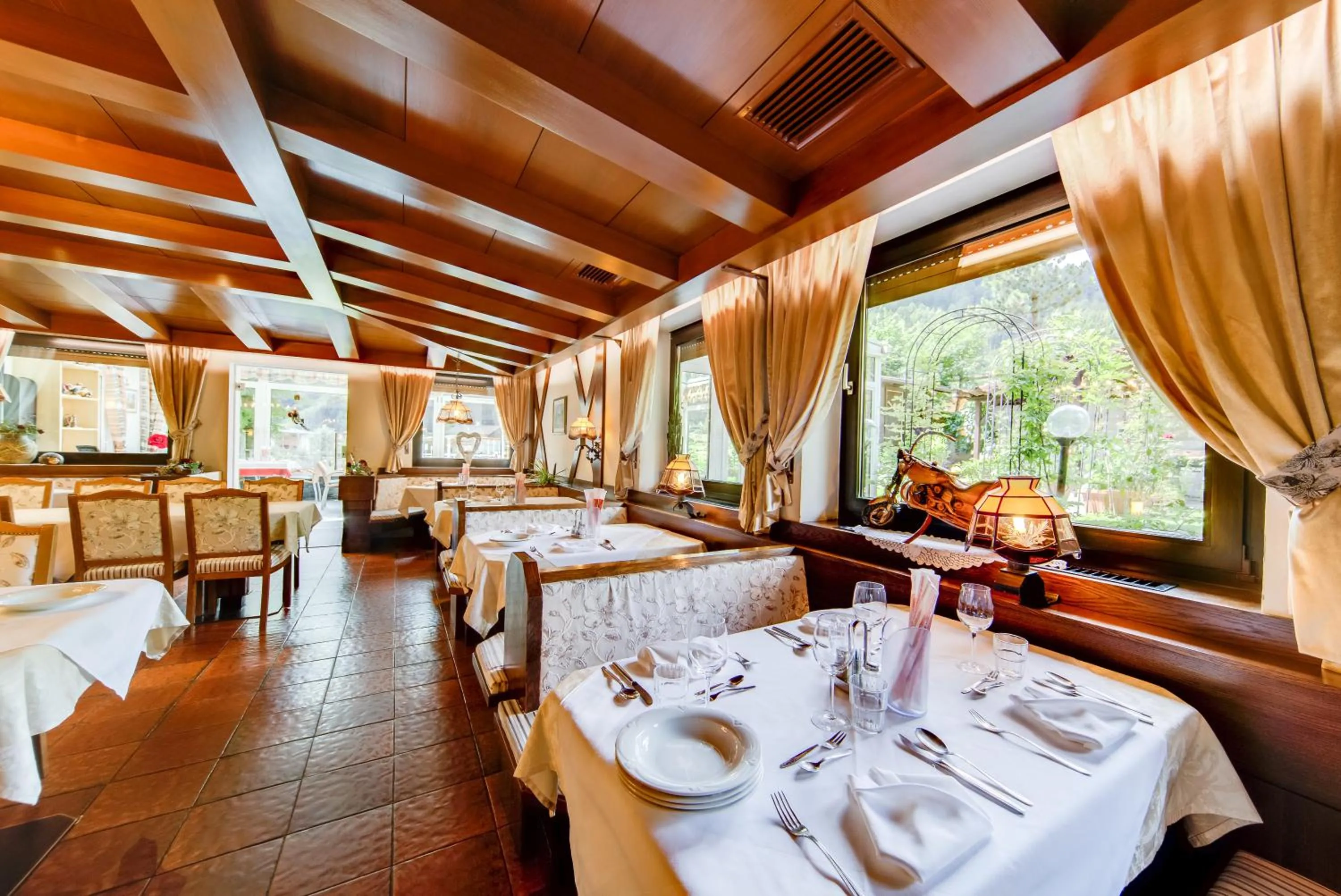 Restaurant/places to eat in Hotel Schwarzbachhof