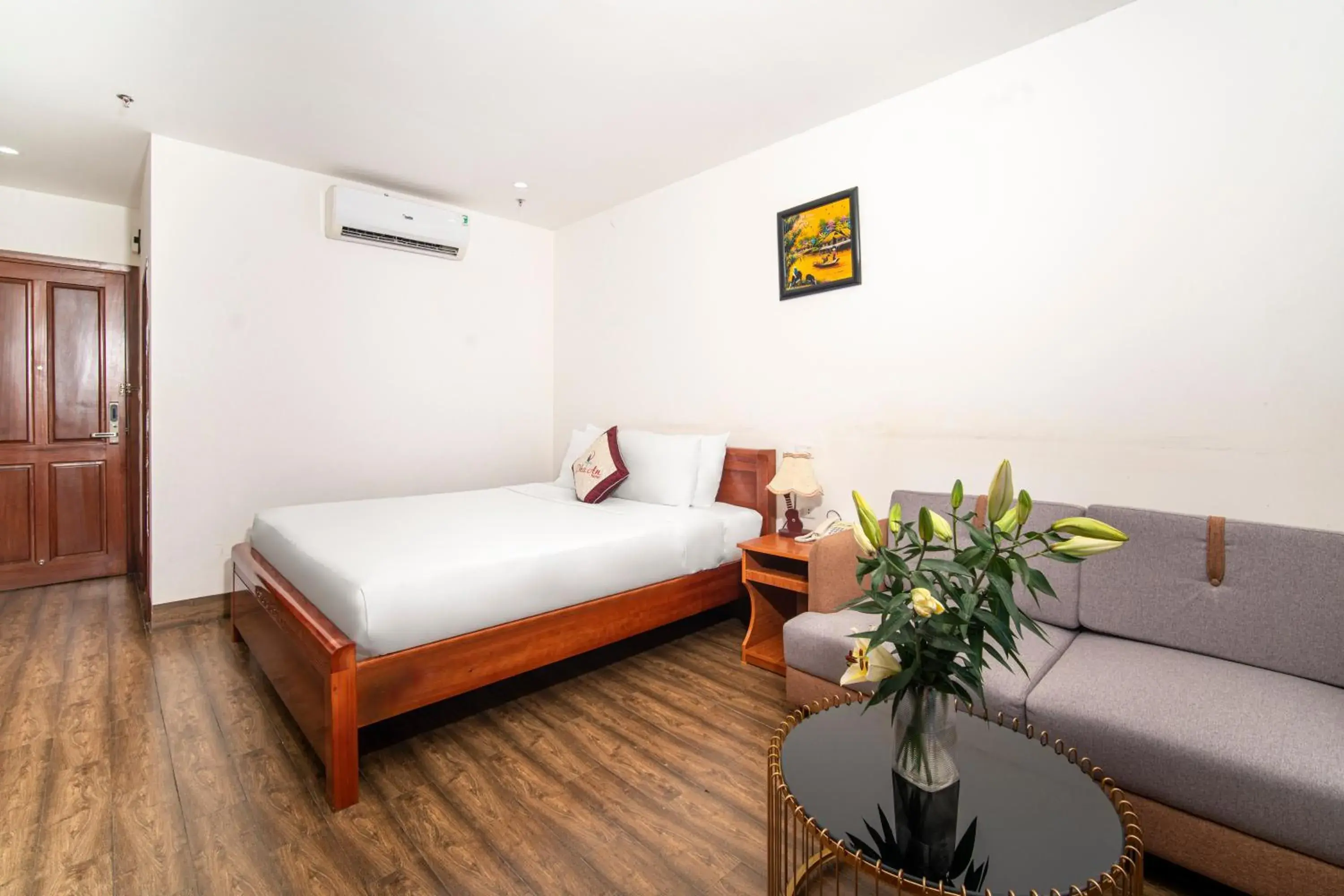 Photo of the whole room, Bed in Phú An Hotel Photo of the whole room, Bed in Phú An Hotel