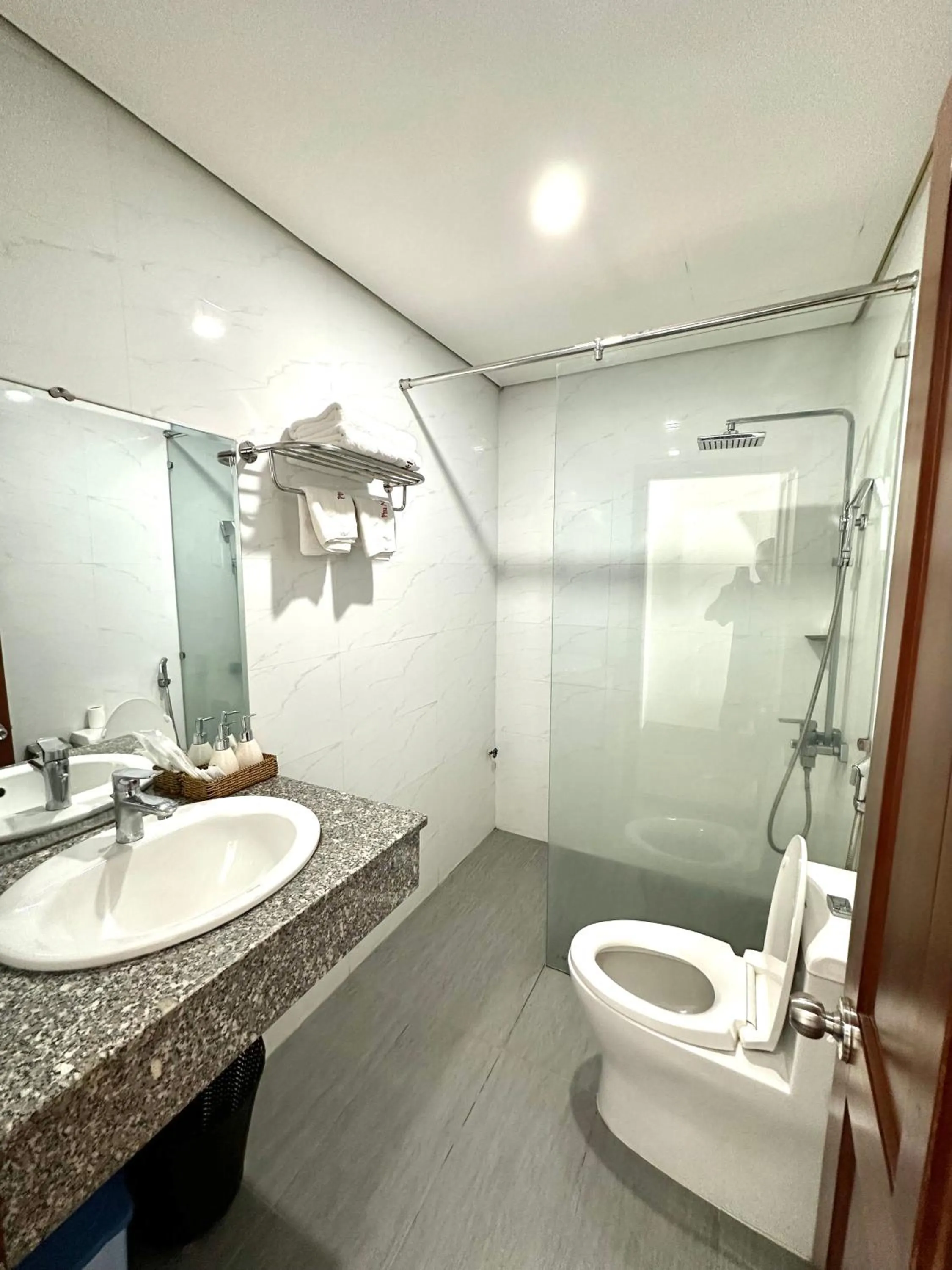 Toilet in Phú An Hotel