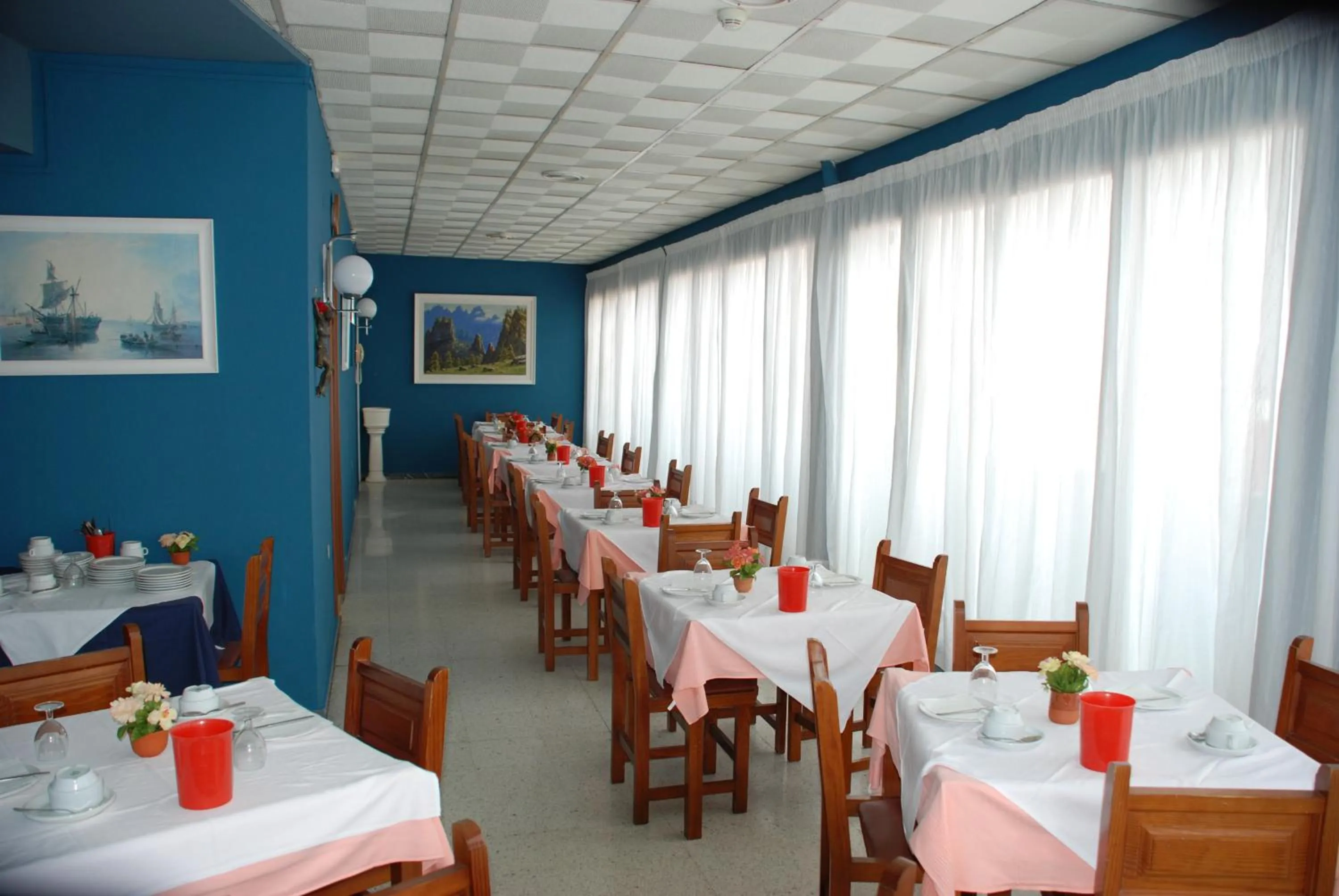 Restaurant/places to eat in Hotel Olympia
