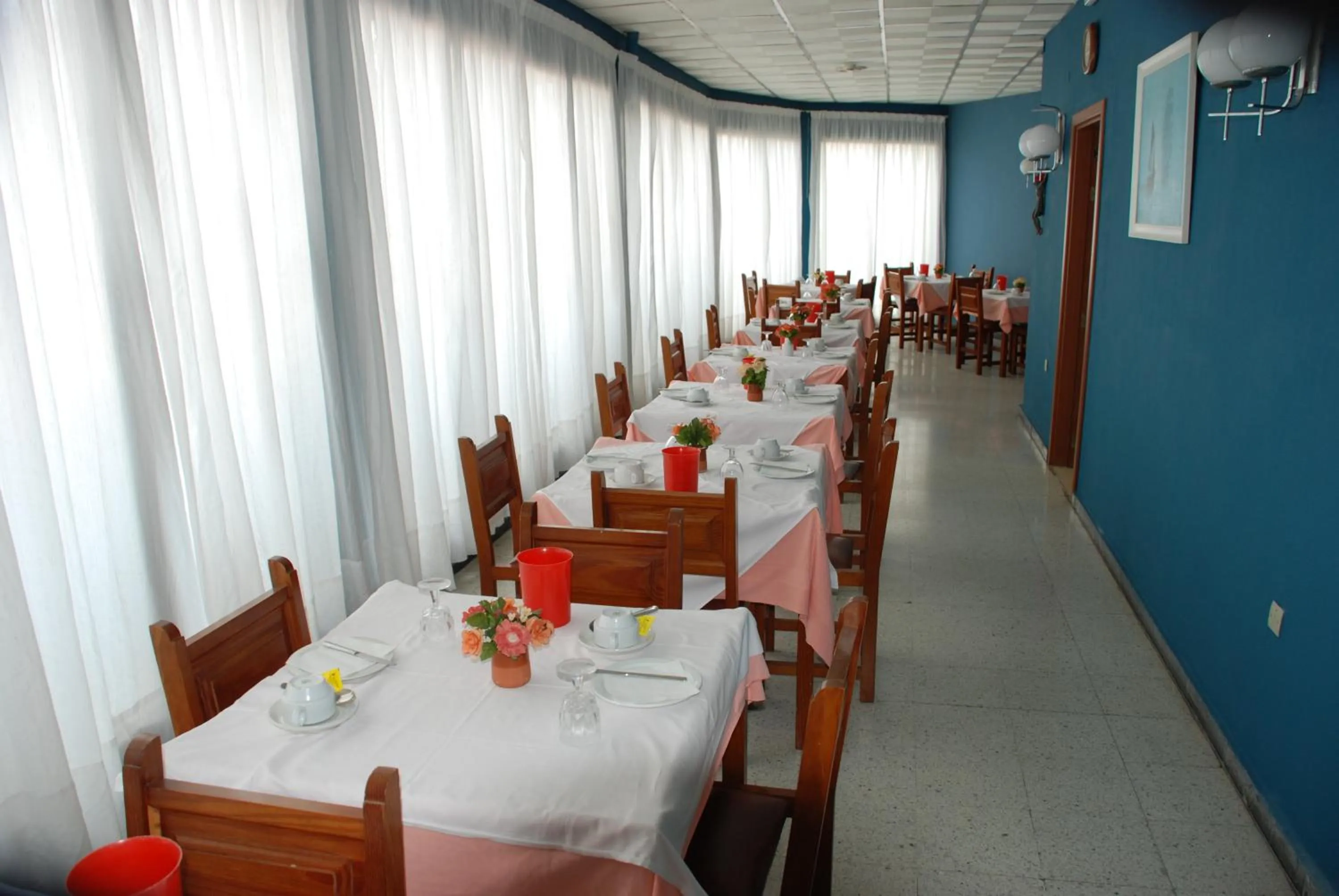 Restaurant/places to eat in Hotel Olympia