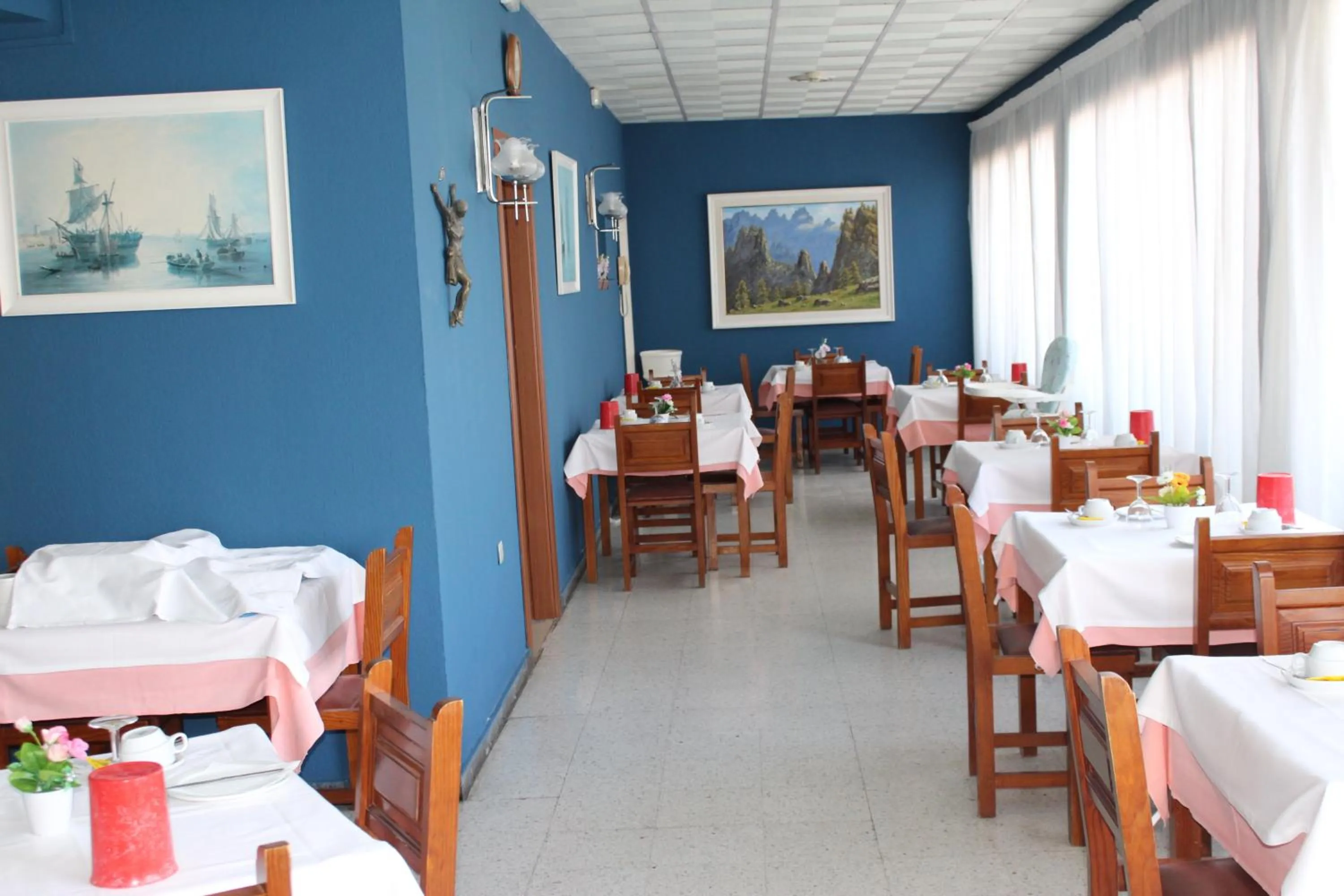 Restaurant/places to eat in Hotel Olympia