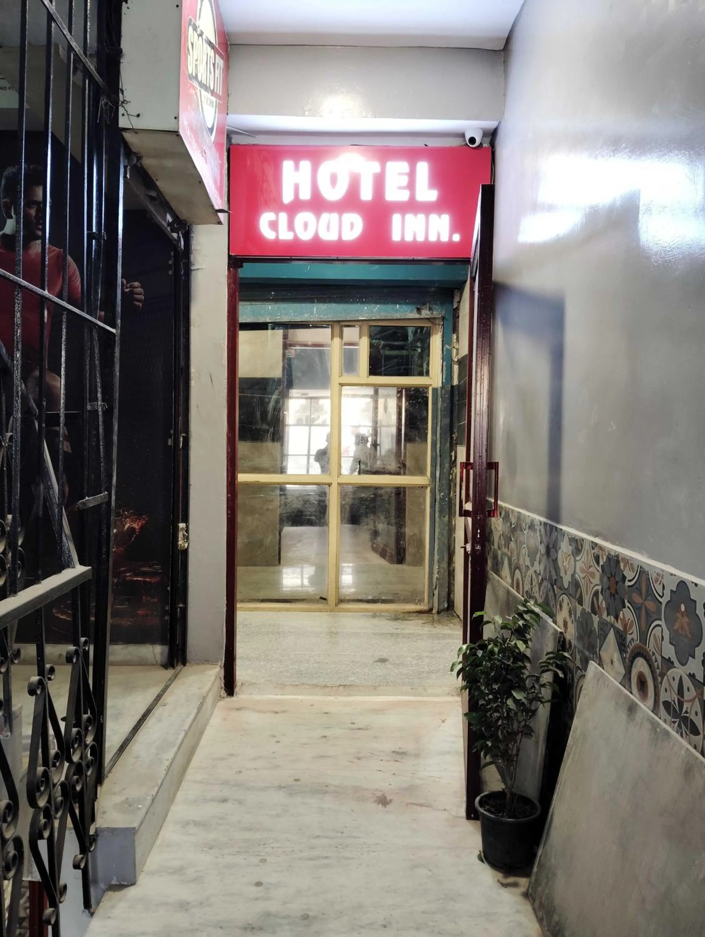 Facade/entrance in Hotal O Cloud Inn