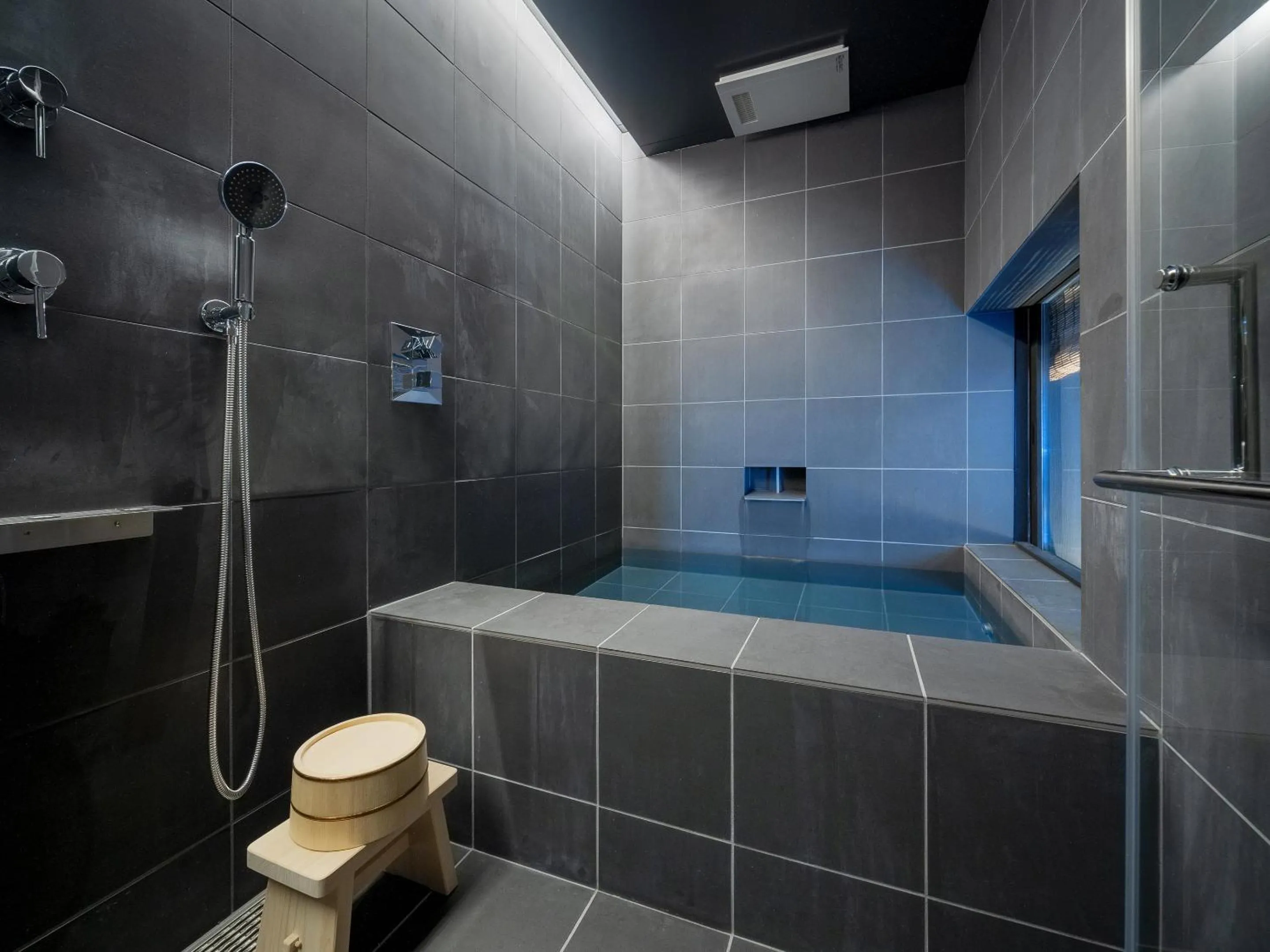 Shower in Mizunoha Machiya House