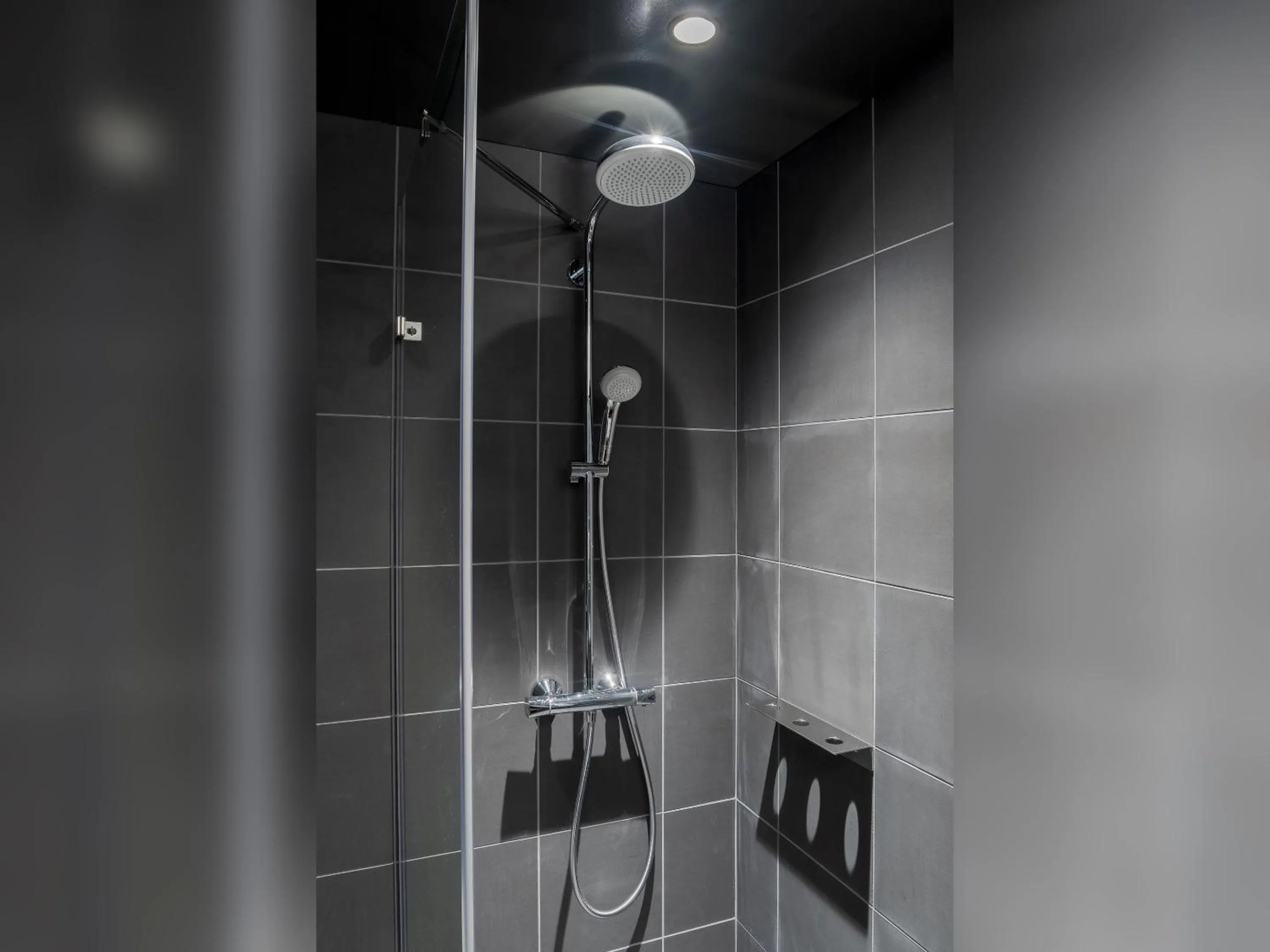 Shower in Mizunoha Machiya House
