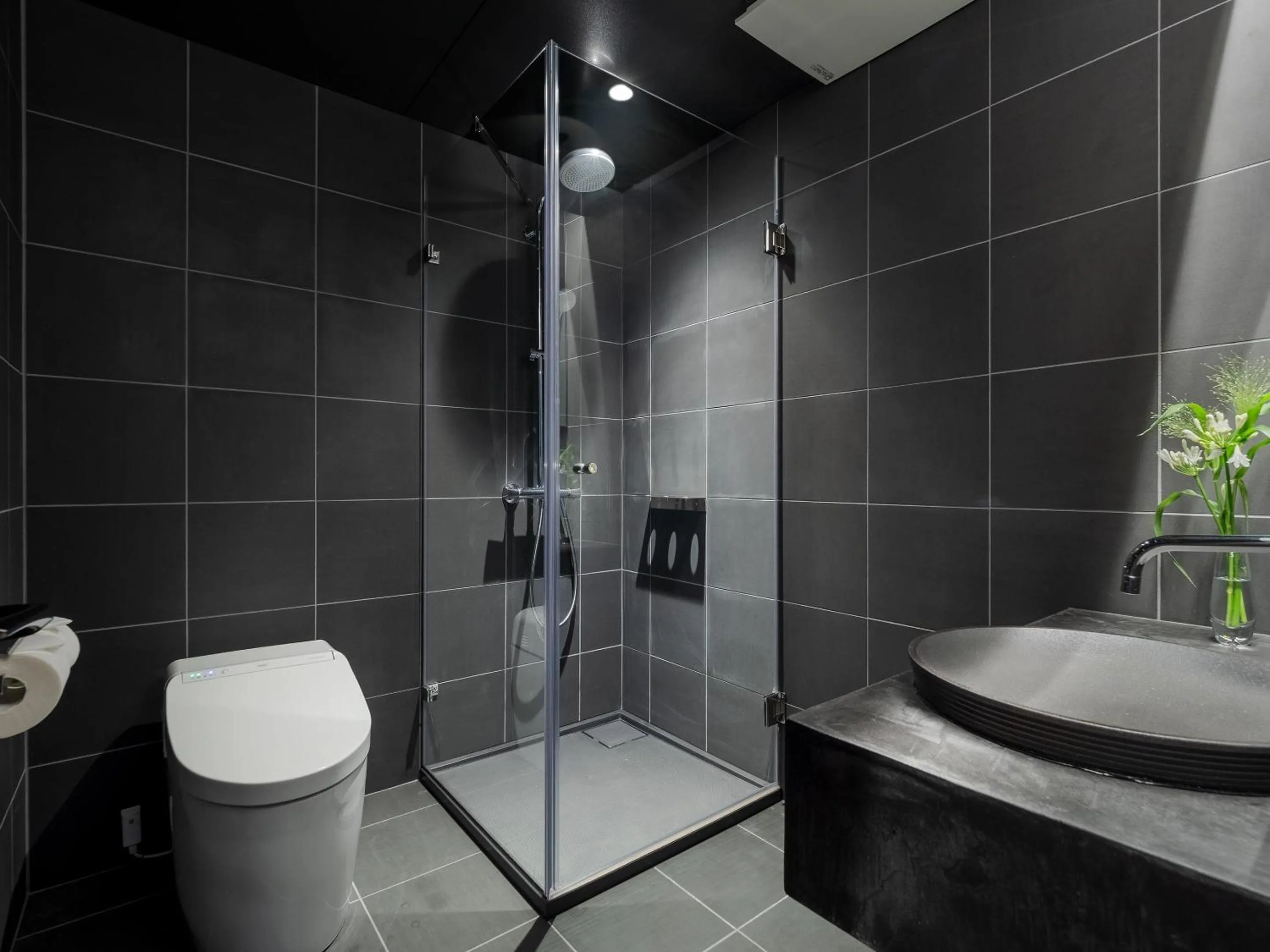 Shower in Mizunoha Machiya House